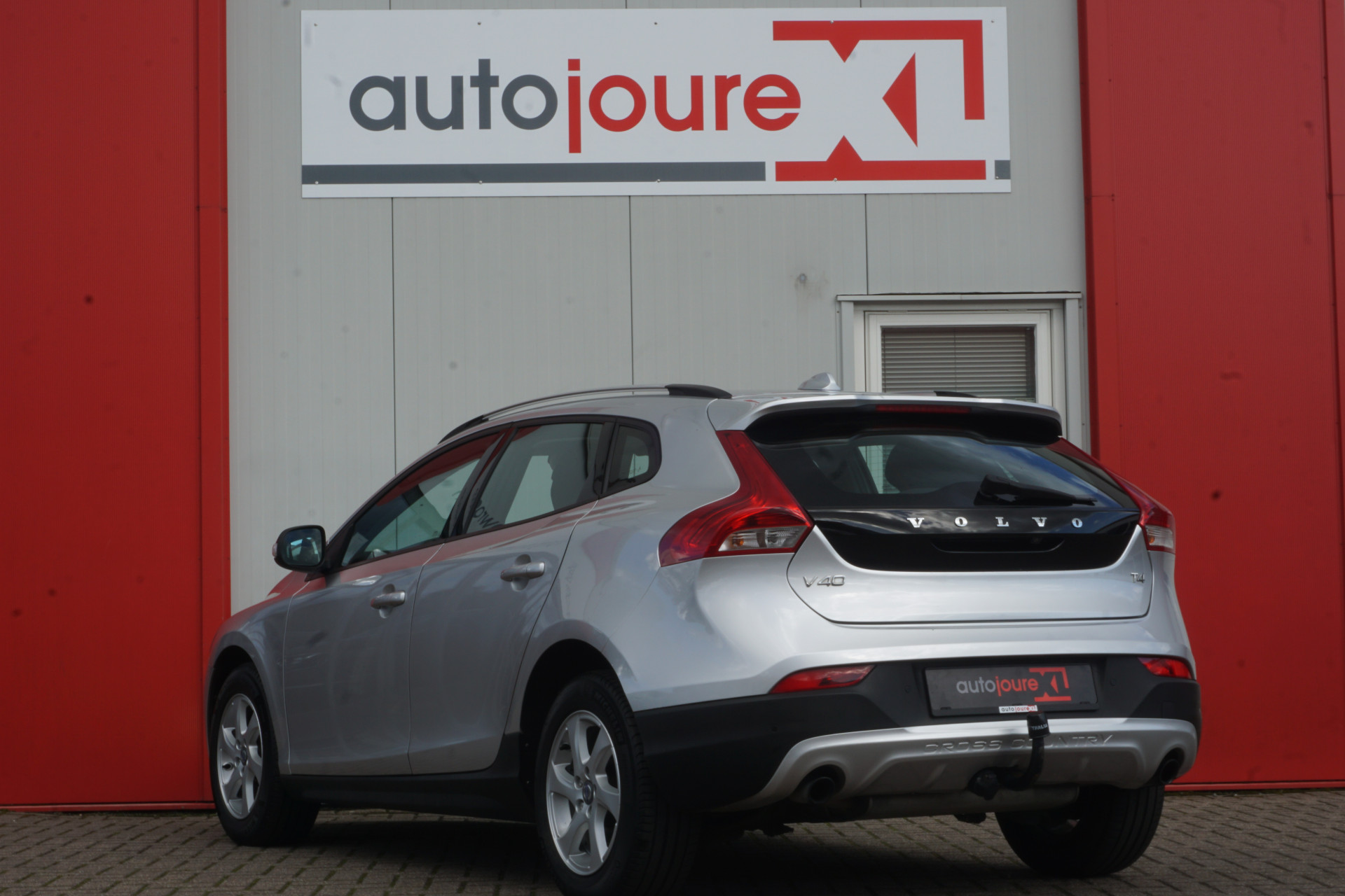 Volvo V40 Cross Country 1.6 T4 Kinetic | Navigatie | Camera | Trekhaak | Origineel NL |