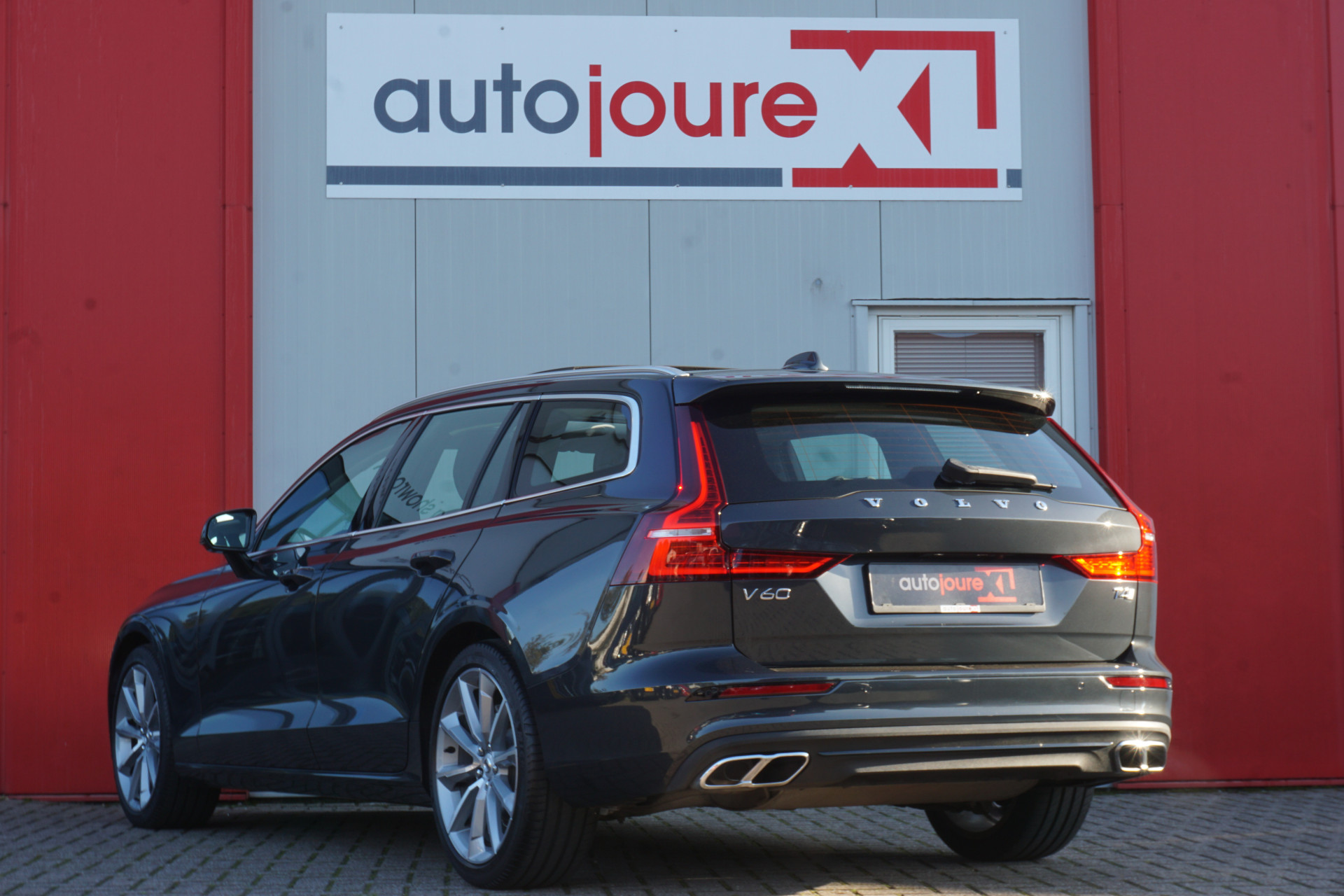 Volvo V60 2.0 T4 Momentum Pro | Polestar Engineered | Panoramadak | Luxury Line | Camera | Origineel NL |