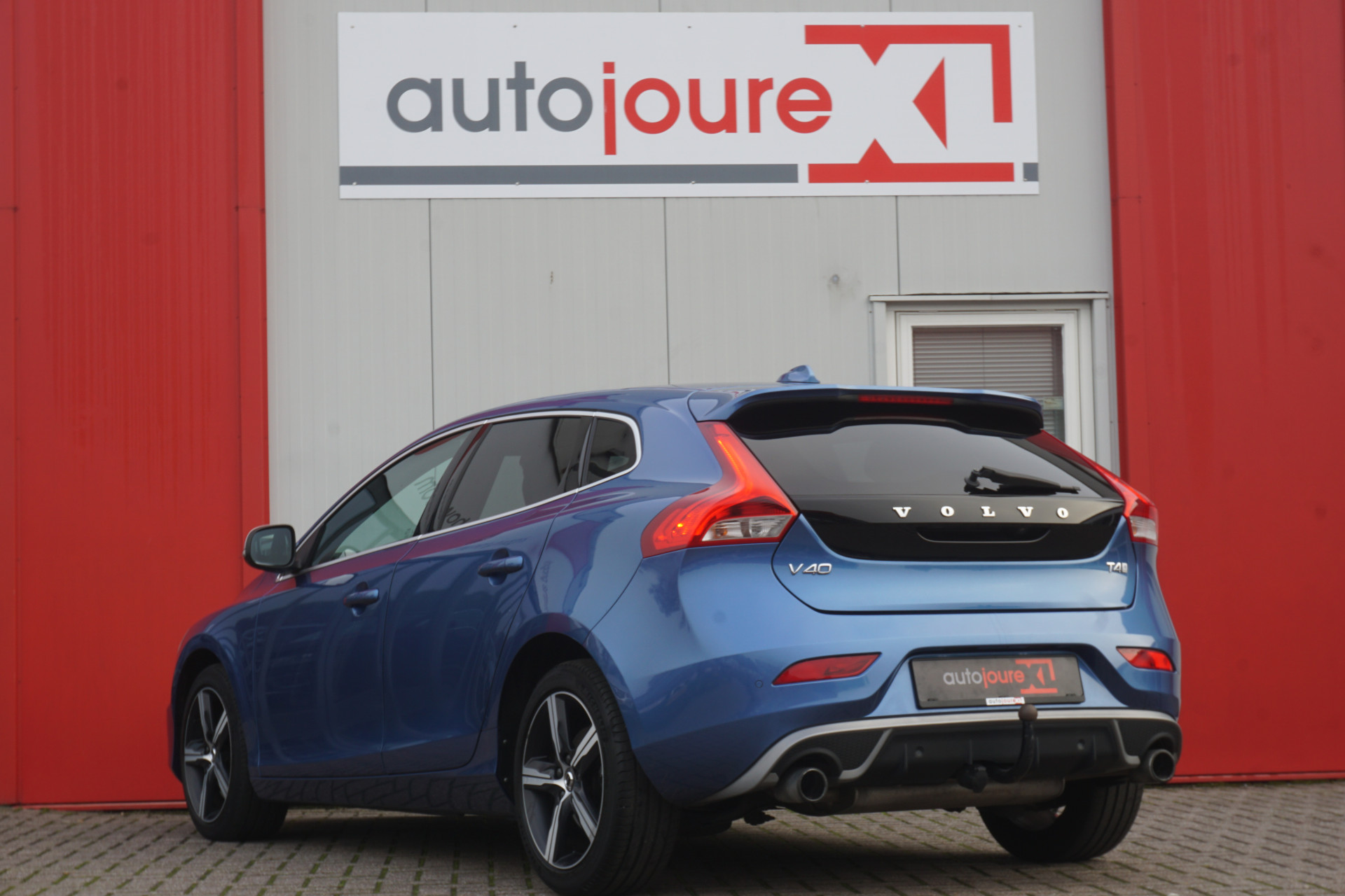 Volvo V40 2.0 T4 Business R-Design | Panoramadak | Scandinavian Line | Camera | Leder | Origineel NL |