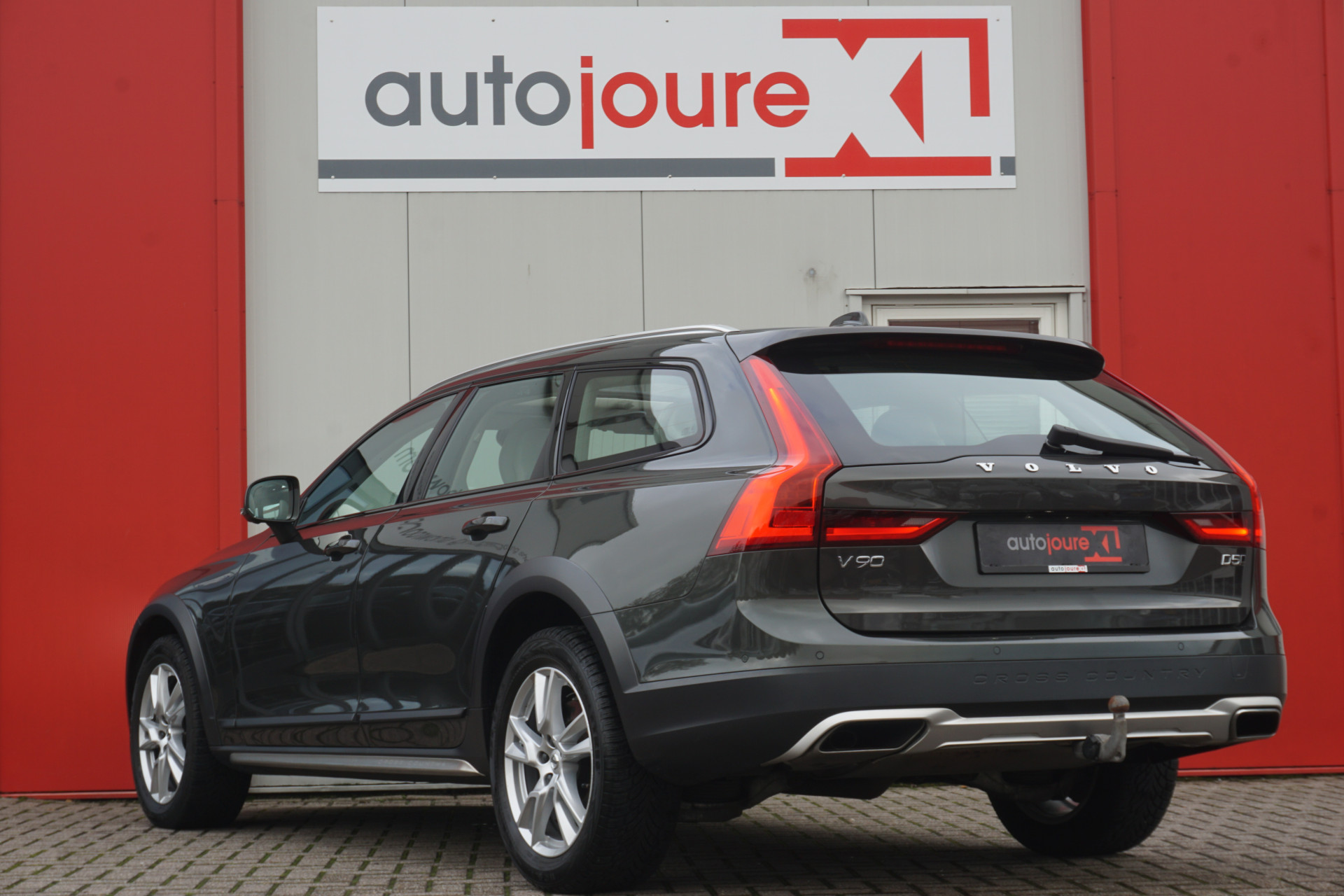 Volvo V90 Cross Country 2.0 D5 Pro AWD | Panoramadak | HUD | ACC | B&W | 360° Camera | Leder | Origineel NL |