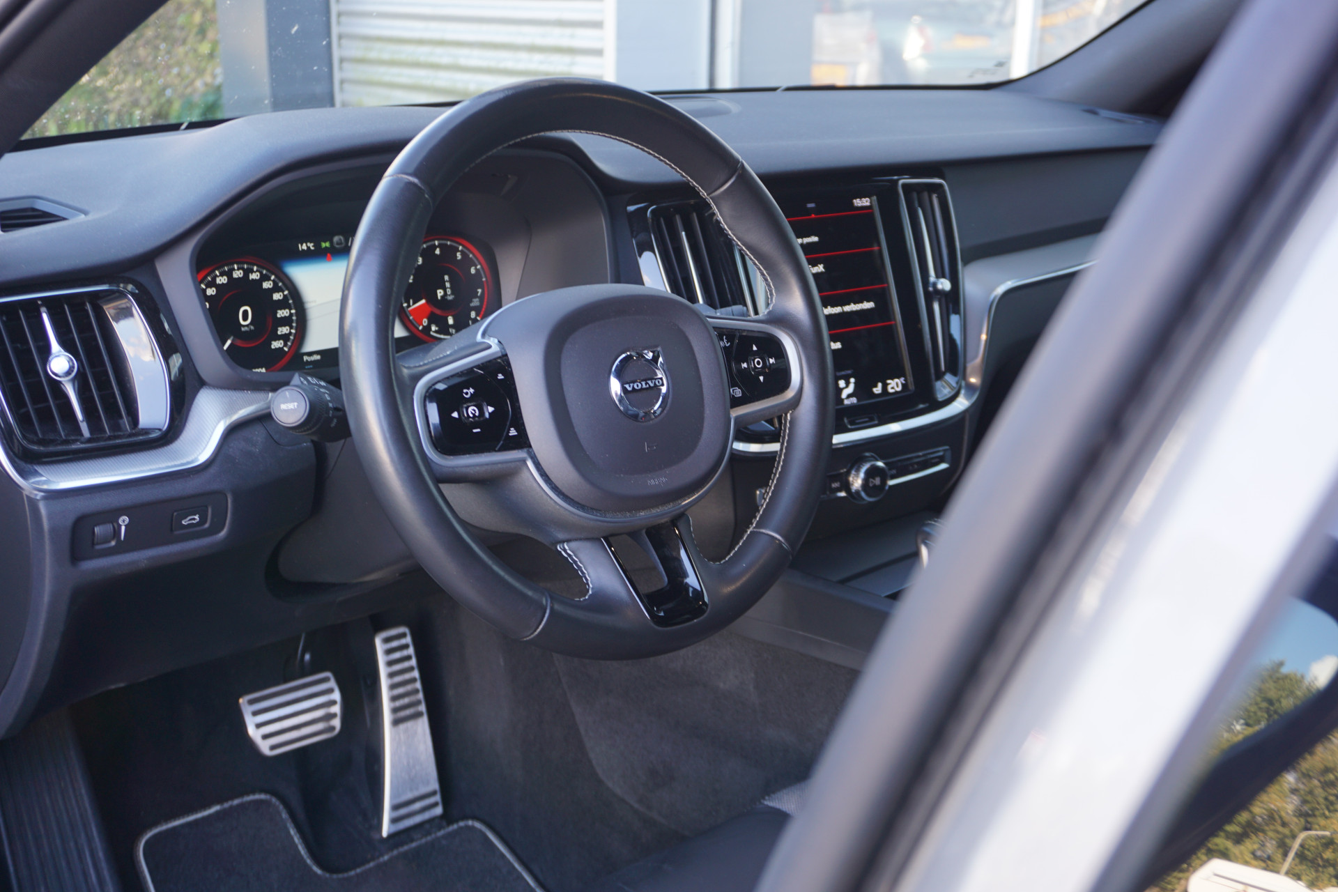 Volvo V60 2.0 B3 R-Design | Harman/Kardon | Leder | ACC | Camera | Origineel NL |