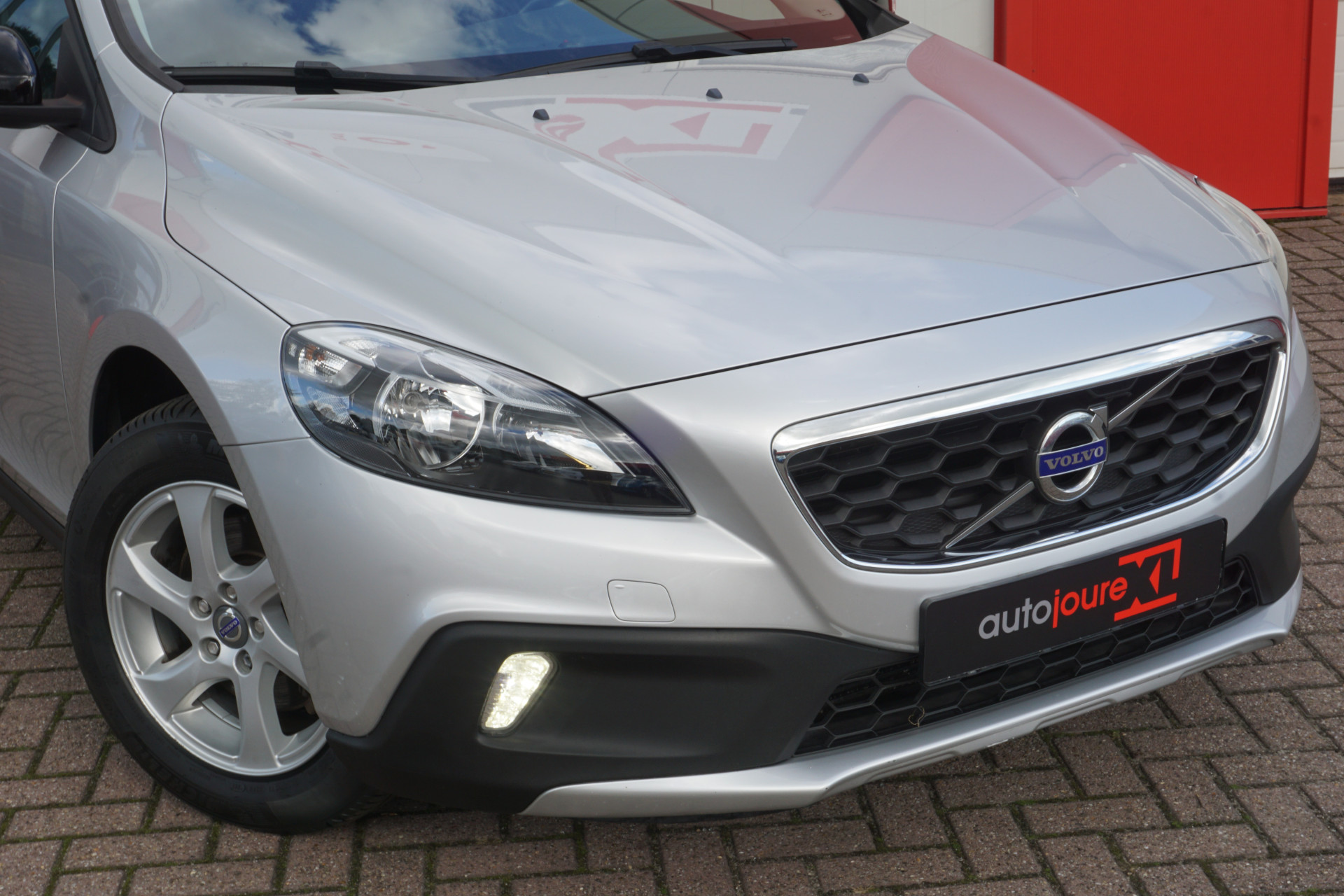 Volvo V40 Cross Country 1.6 T4 Kinetic | Navigatie | Camera | Trekhaak | Origineel NL |