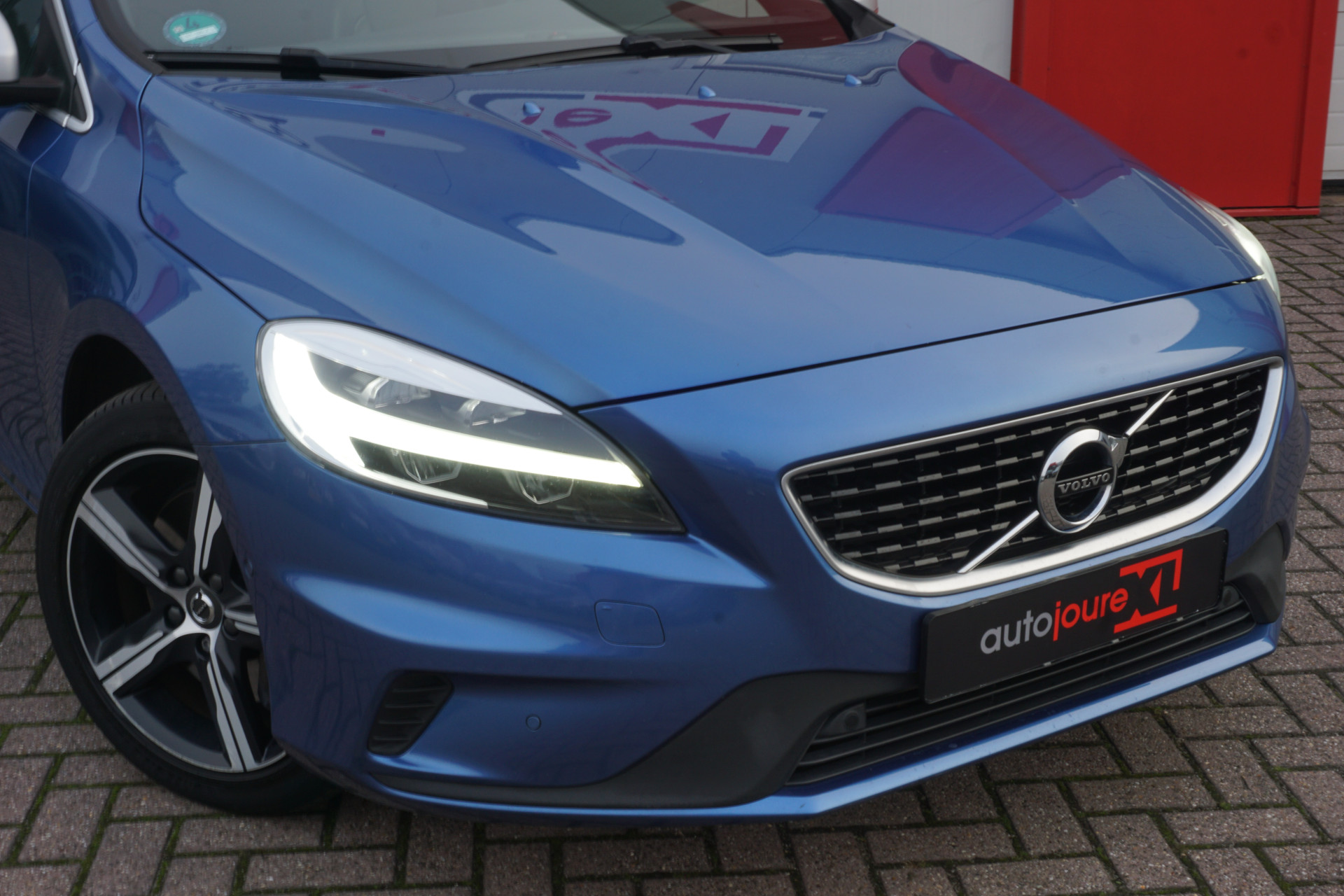 Volvo V40 2.0 T4 Business R-Design | Panoramadak | Scandinavian Line | Camera | Leder | Origineel NL |