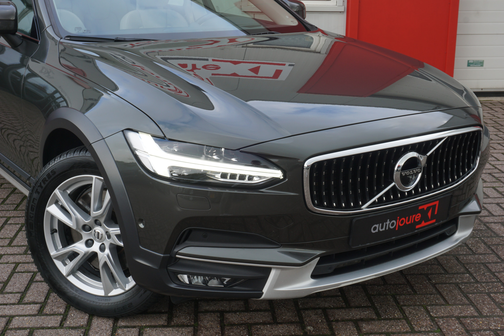 Volvo V90 Cross Country 2.0 D5 Pro AWD | Panoramadak | HUD | ACC | B&W | 360° Camera | Leder | Origineel NL |