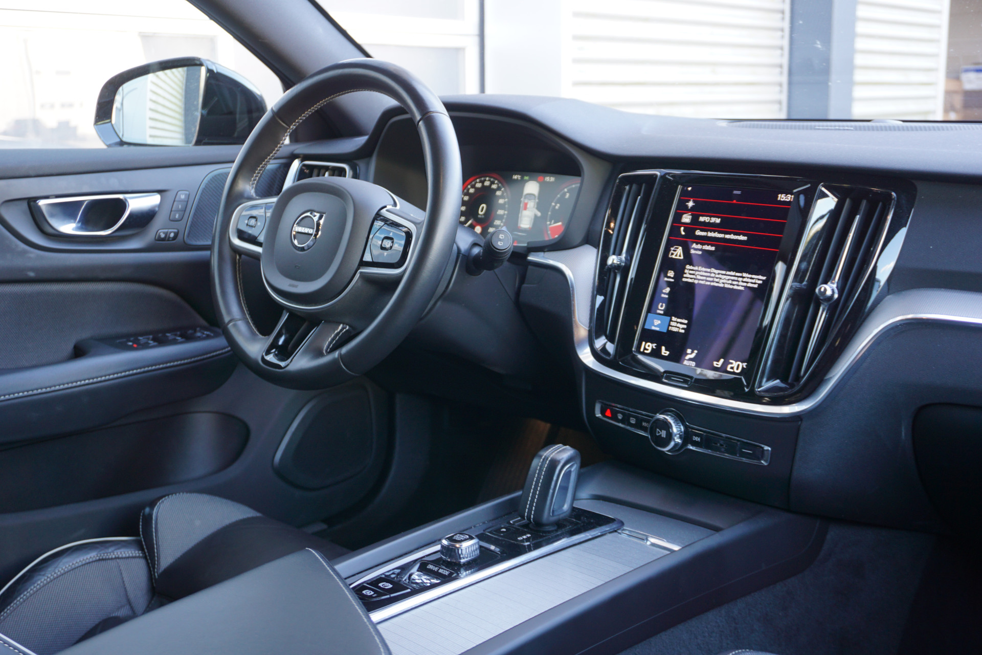 Volvo V60 2.0 B3 R-Design | Harman/Kardon | Leder | ACC | Camera | Origineel NL |