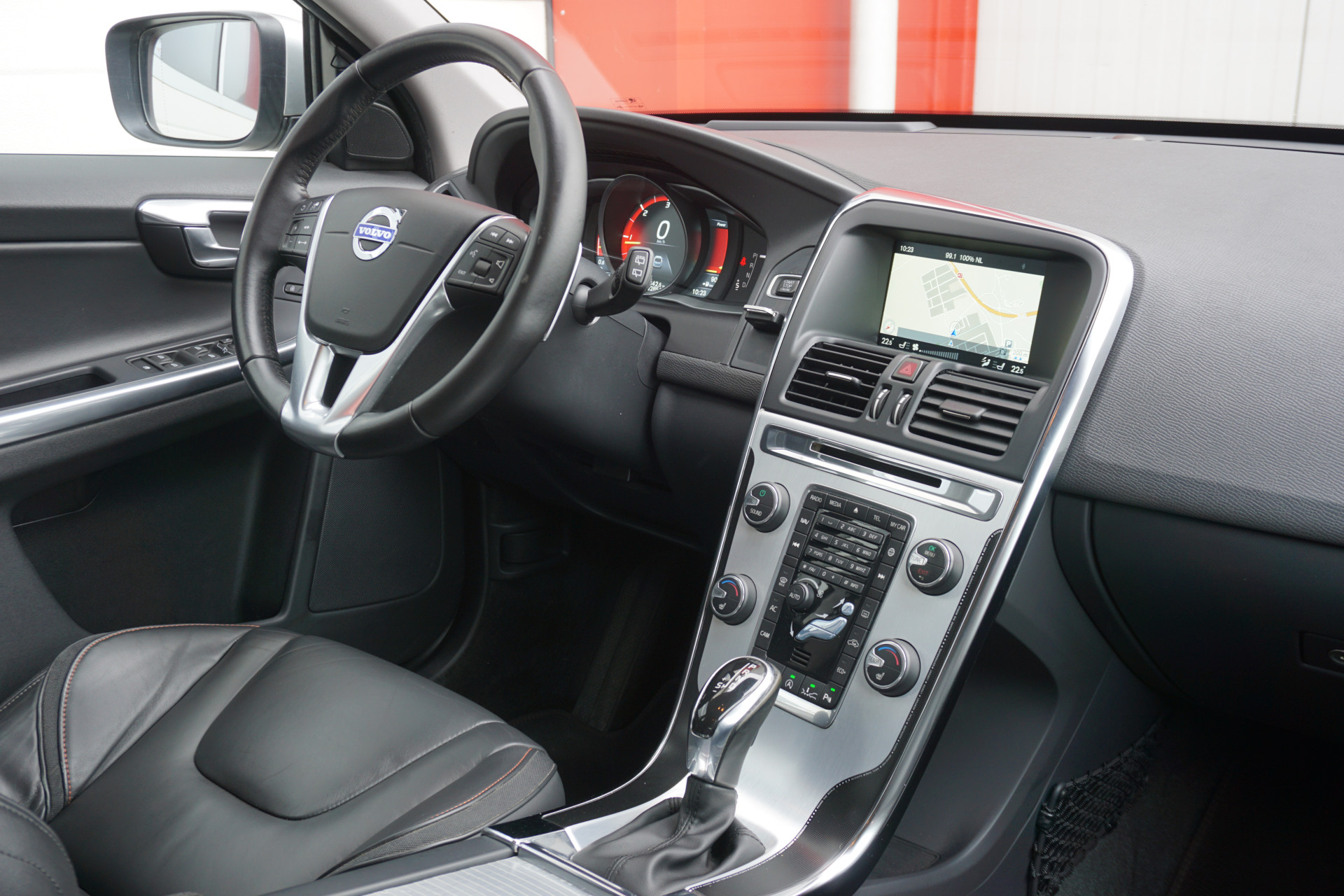 Volvo XC60 2.0 D3 Aut. FWD Ocean Race | Leder | ACC | Intellisafe Pro Line | Camera | Trekhaak |