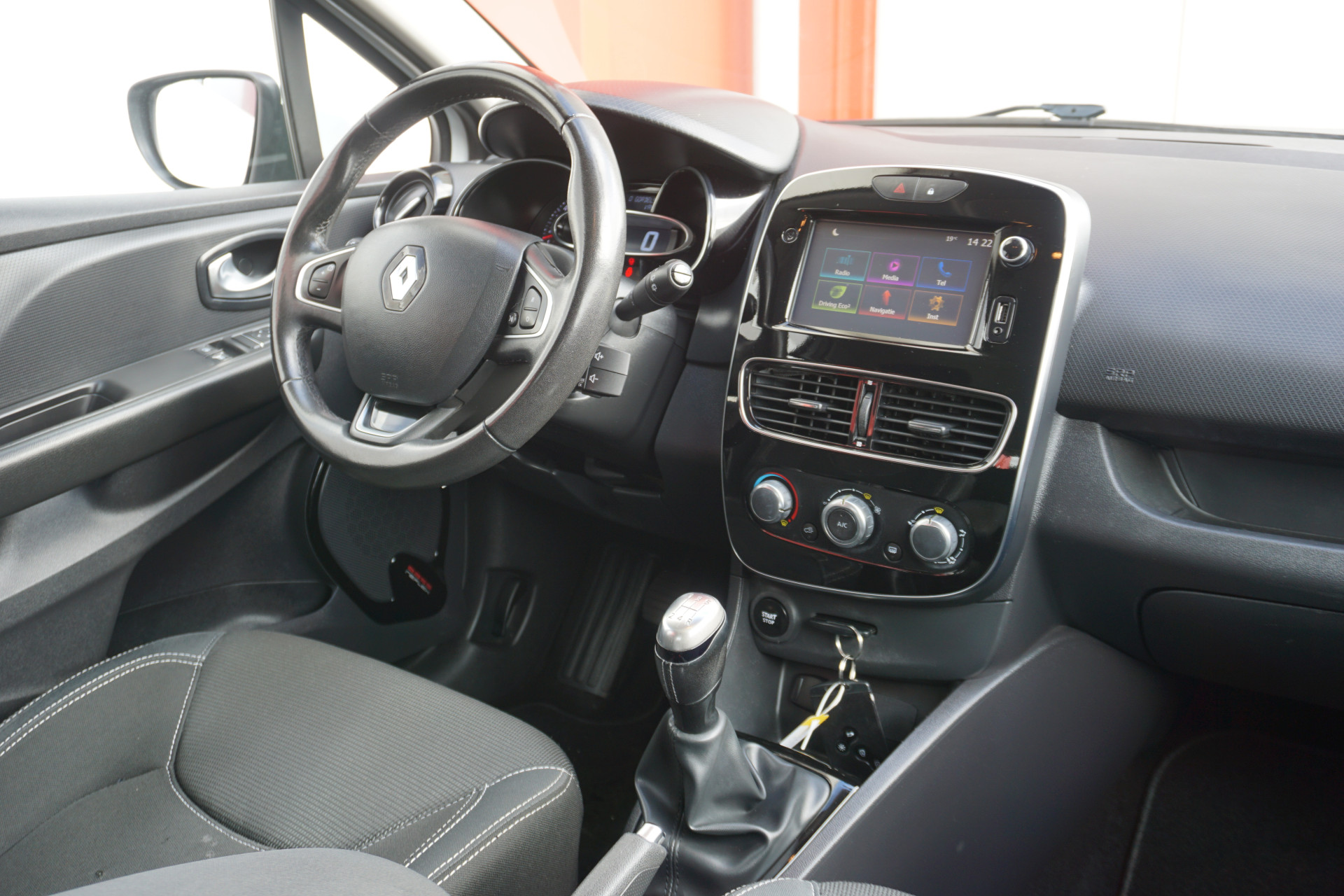 Renault Clio 0.9 TCe Zen | Navigatie | Airco | Cruise | Trekhaak | Origineel NL |