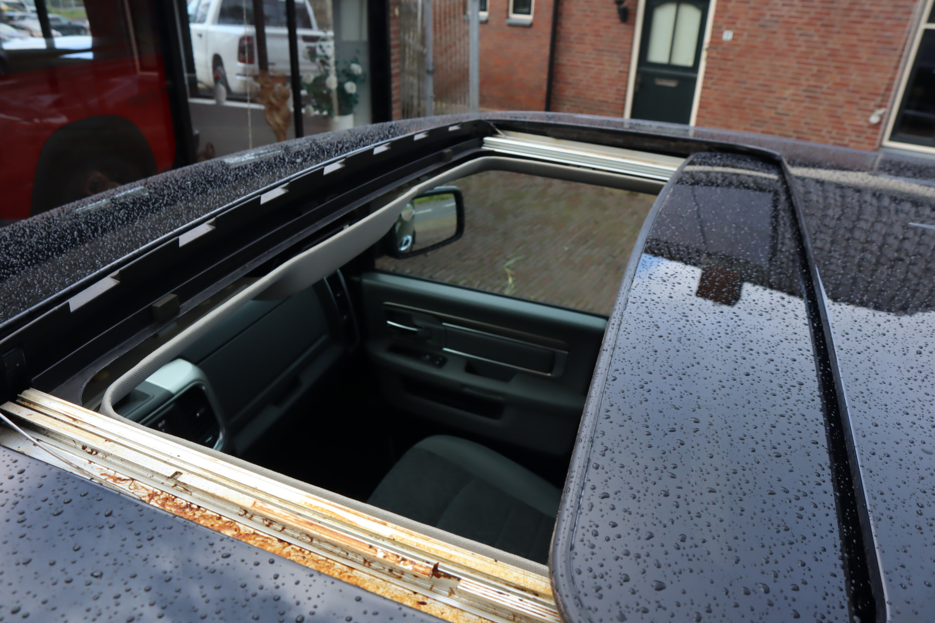 Dodge Ram 1500 Classic 5.7 liter | Navigatie | 3500 KG trekhaak | Stoel/stuur verwarming | Schuif-kantel dak