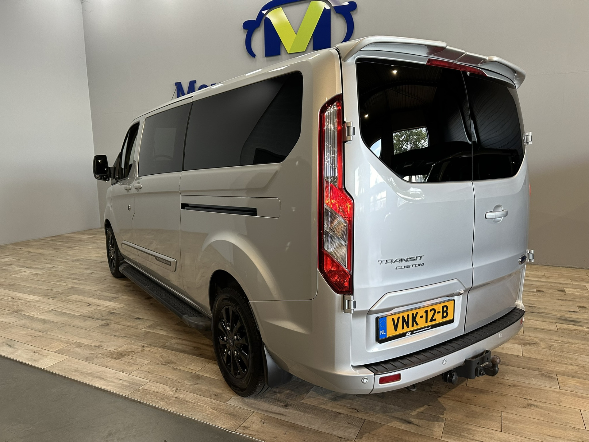 Ford Transit Custom 320 2.0 TDCI L2H1 Platinum Edition DC Excl BTW | Automaat | 2x Schuifdeur | Xenon | Leer | Trekhaak | Navigatie | Stoelverwarming | Apple Carplay | Isofix | NAP |