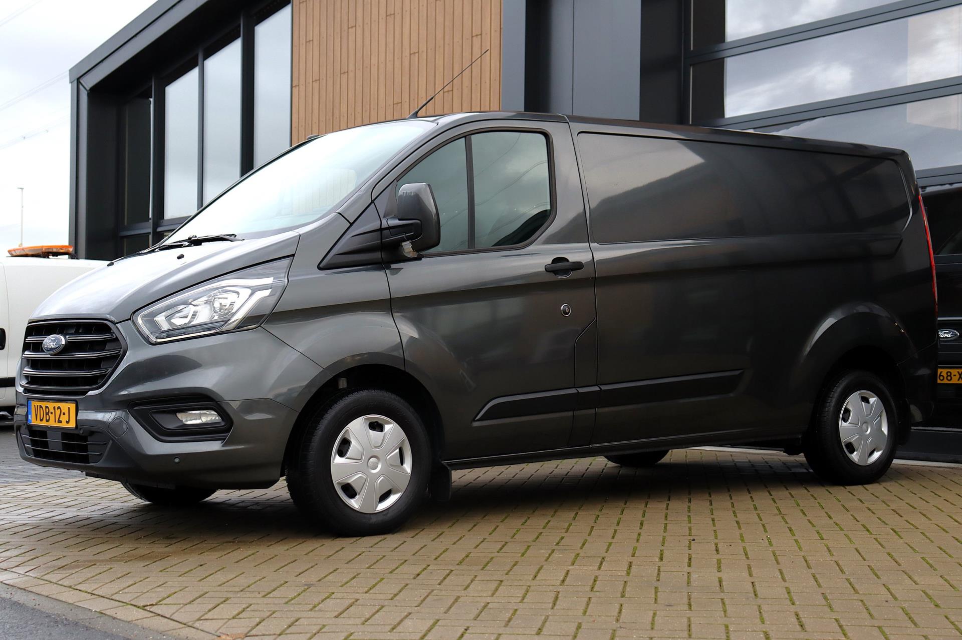 Ford Transit Custom 300 2.0 TDCI L2H1 Trend 130 PK | Trekhaak 2700KG | Navigatie | Camera | Apple CarPlay