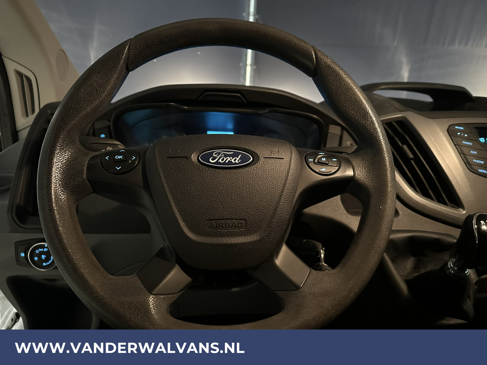 Ford Transit 2.2 TDCI 126pk L2H2 2800kg Trekhaak | Imperiaal | Trap Bluetooth telefoonvoorbereiding