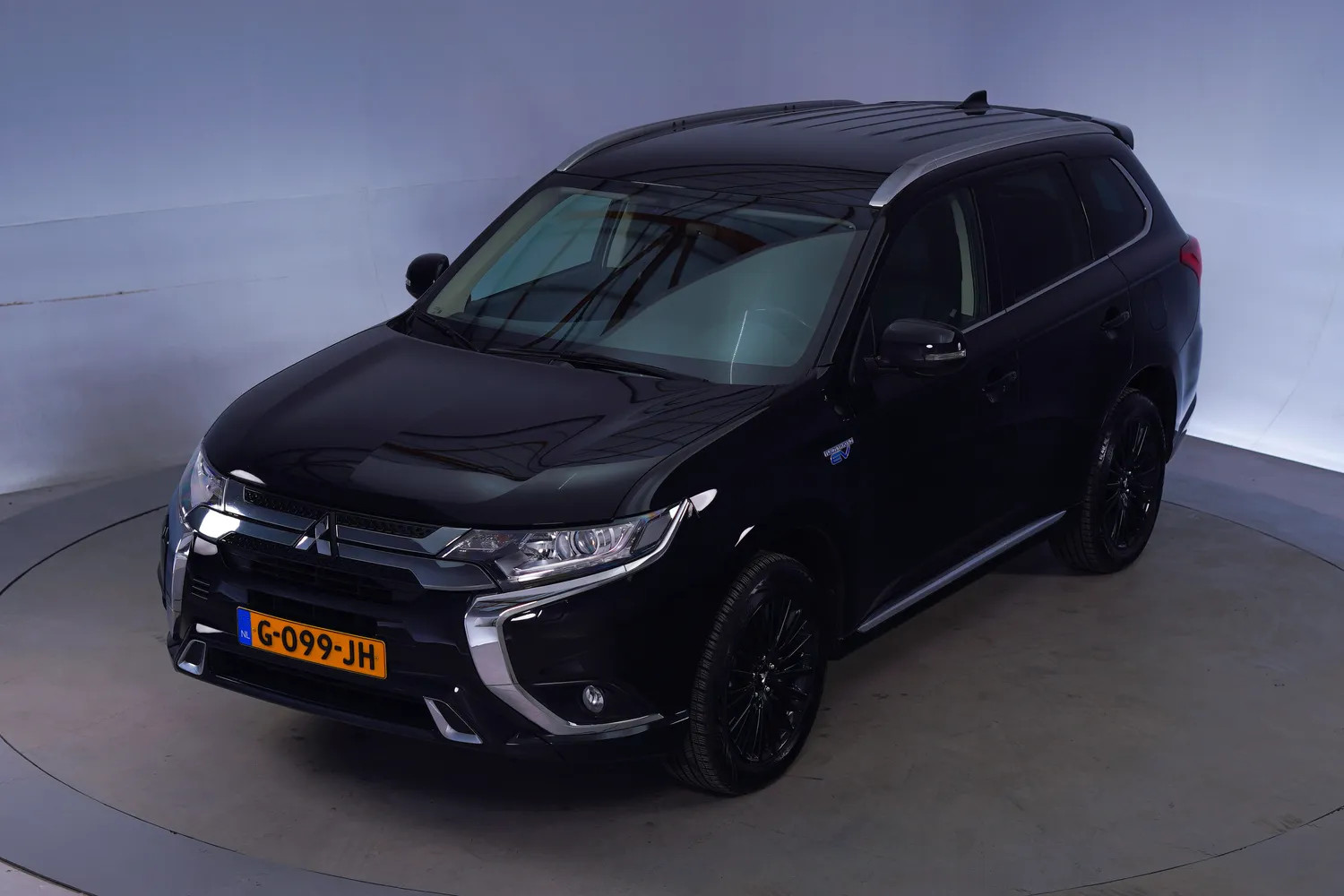 Mitsubishi Outlander 2.4 PHEV Pure+ Black edition Aut [ Trekhaak Camera Carplay ]