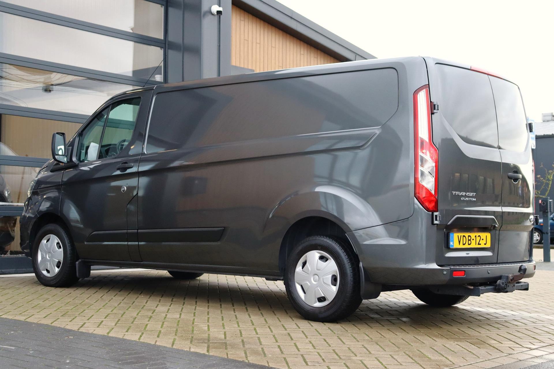 Ford Transit Custom 300 2.0 TDCI L2H1 Trend 130 PK | Trekhaak 2700KG | Navigatie | Camera | Apple CarPlay