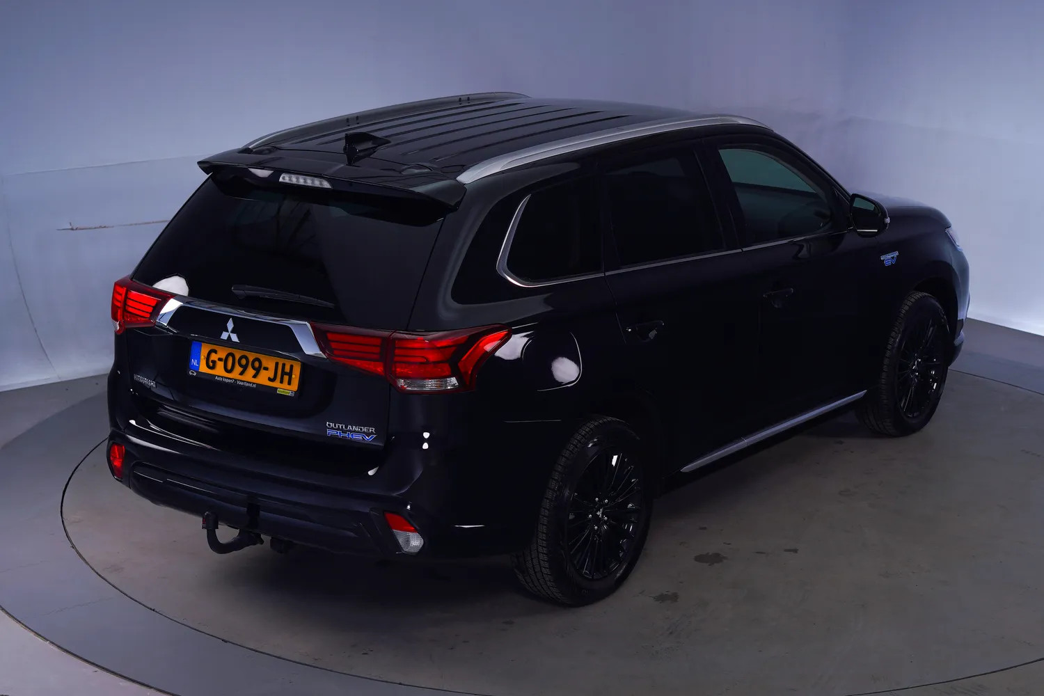 Mitsubishi Outlander 2.4 PHEV Pure+ Black edition Aut [ Trekhaak Camera Carplay ]