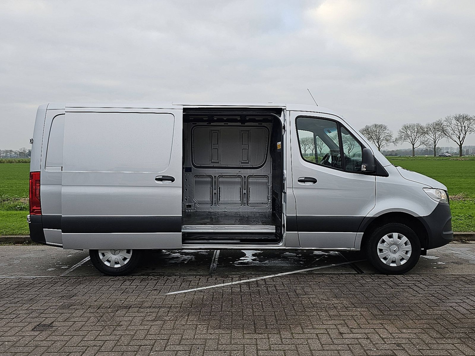 MERCEDES-BENZ SPRINTER 314 l2h1 rwd mbux ac!