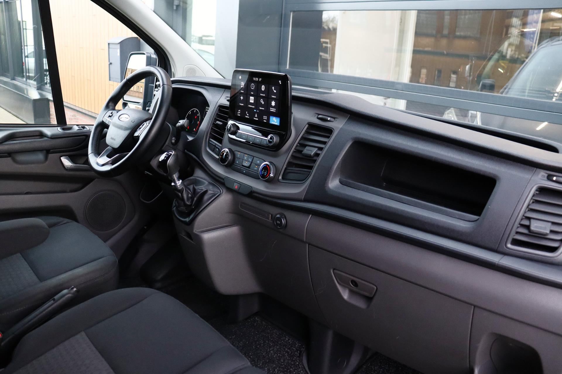 Ford Transit Custom 300 2.0 TDCI L2H1 Trend 130 PK | Trekhaak 2700KG | Navigatie | Camera | Apple CarPlay