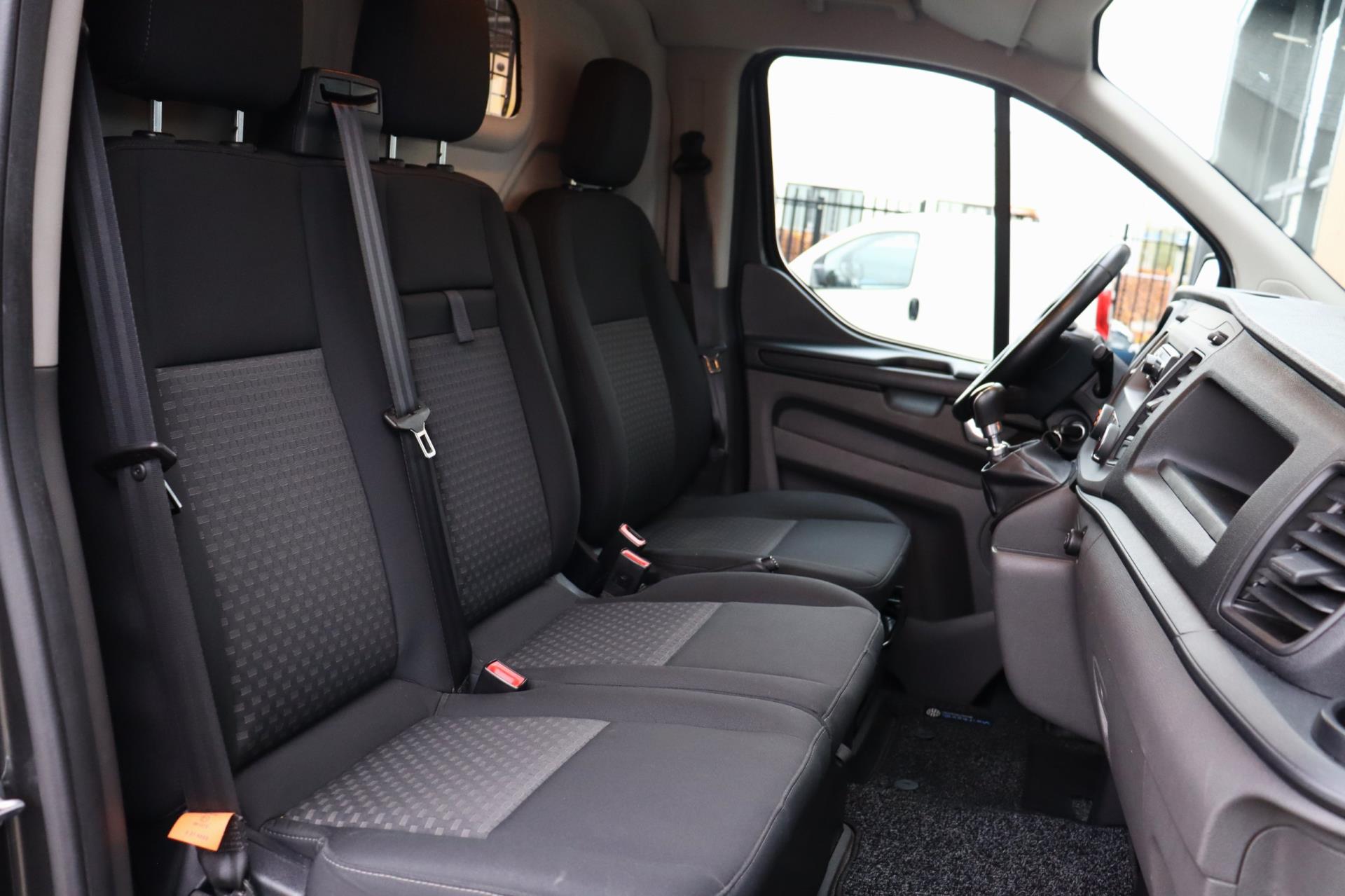 Ford Transit Custom 300 2.0 TDCI L2H1| Dubbele Schuifdeur | Cruise Control | Dab | Airco| Trekhaak | Dealer onderhouden|