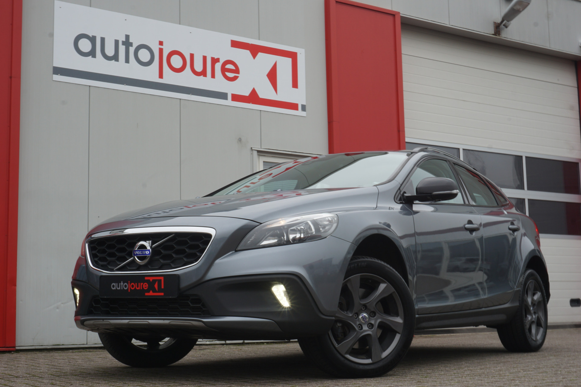 Volvo V40 Cross Country 2.5 T5 AWD Momentum | 5-Cilinder | Trekhaak | Origineel NL |