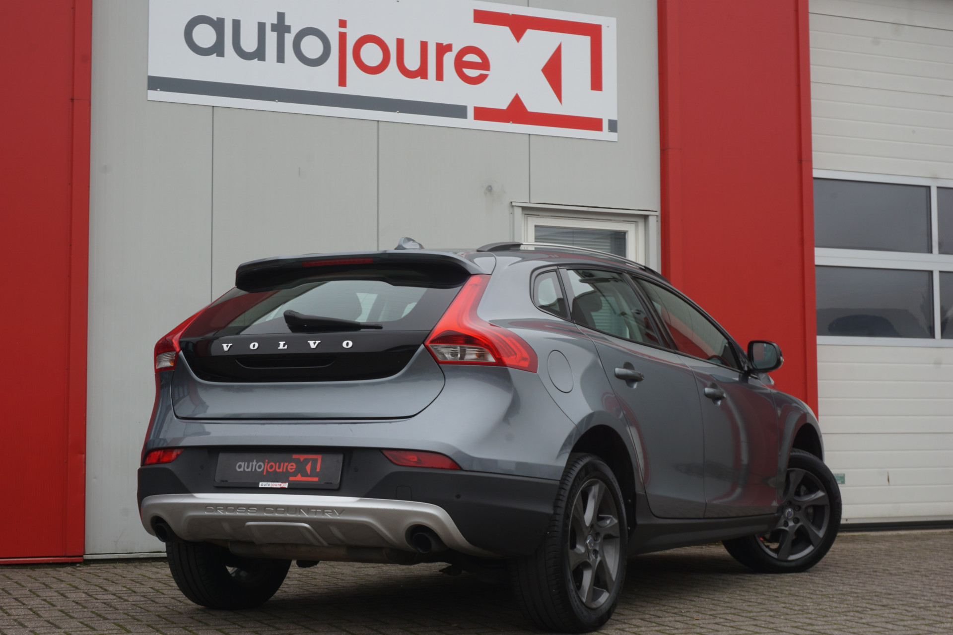 Volvo V40 Cross Country 2.5 T5 AWD Momentum | 5-Cilinder | Trekhaak | Origineel NL |