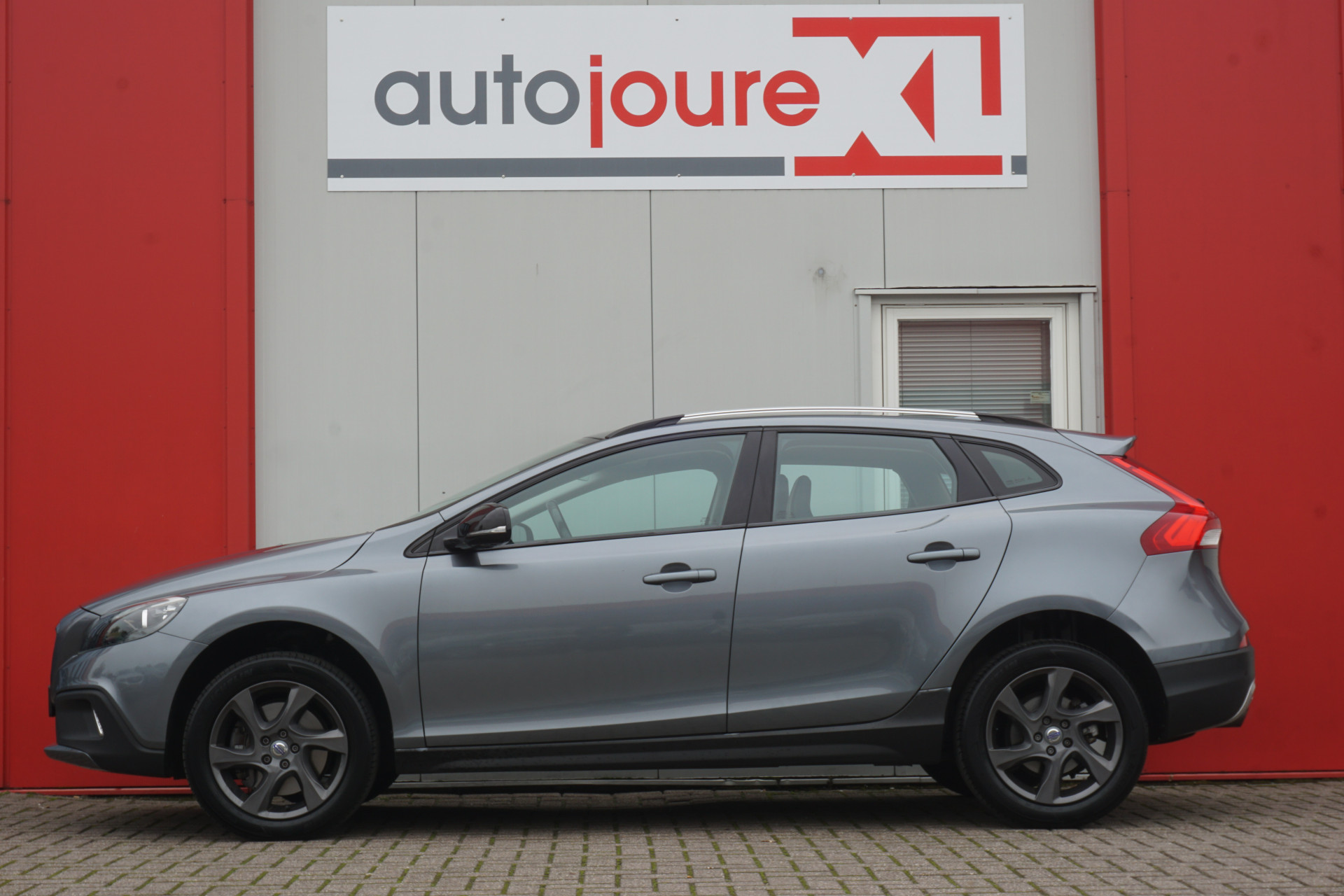 Volvo V40 Cross Country 2.5 T5 AWD Momentum | 5-Cilinder | Trekhaak | Origineel NL |