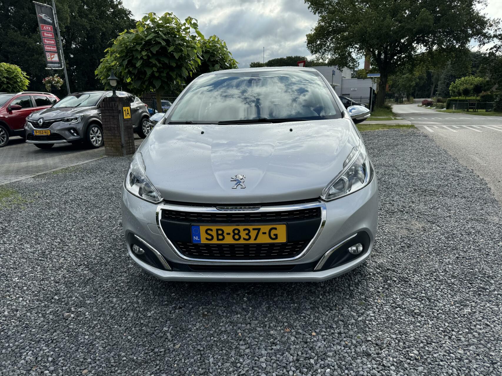 Peugeot 208 1.2 PureTech Executive clima navi trekhaak 5 deurs