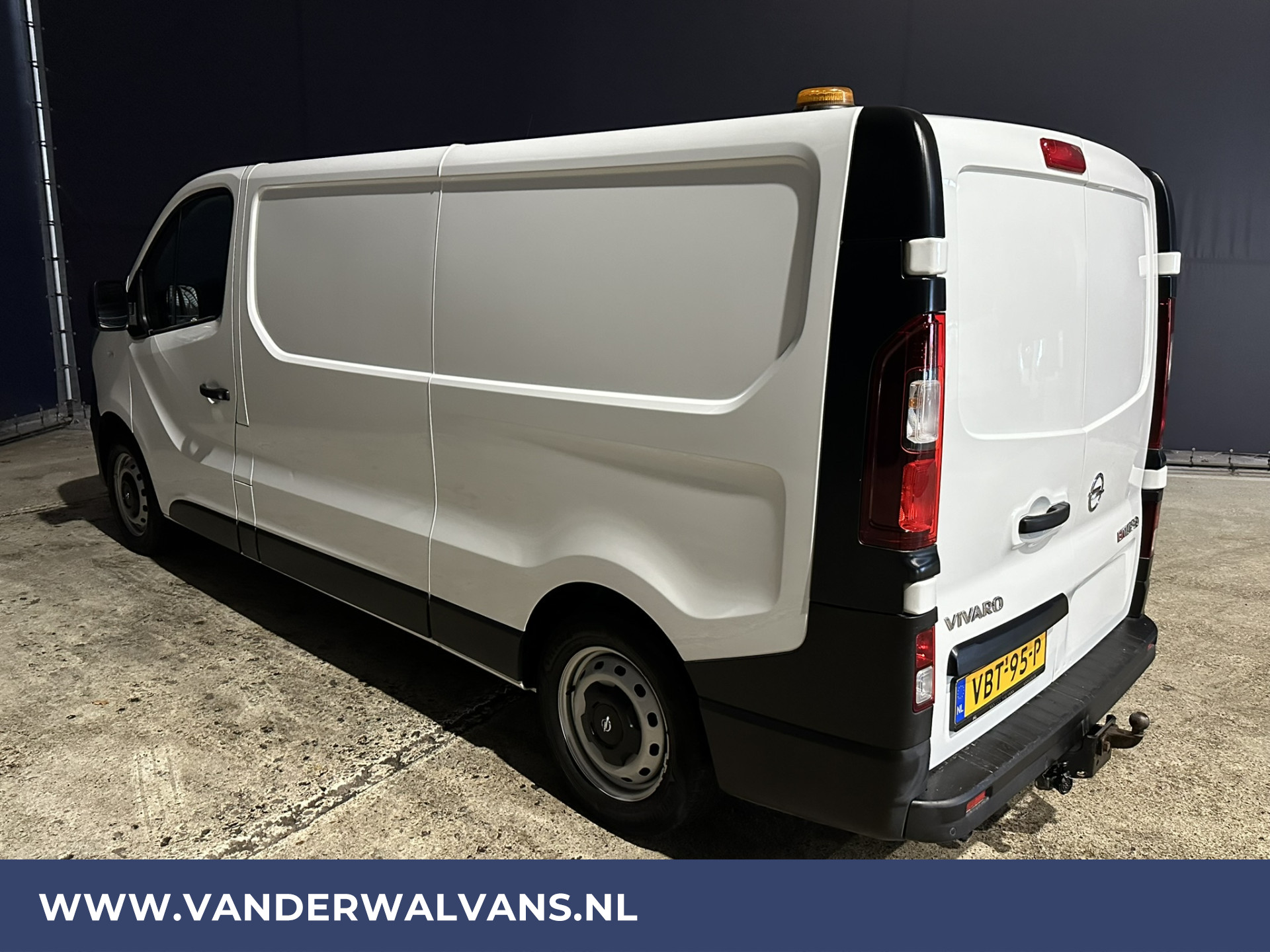 Opel Vivaro 1.6 CDTI 126pk L2H1 inrichting Euro6 Airco | Navigatie | Trekhaak | LED | Cruisecontrol Parkeersensoren, Bijrijdersbank