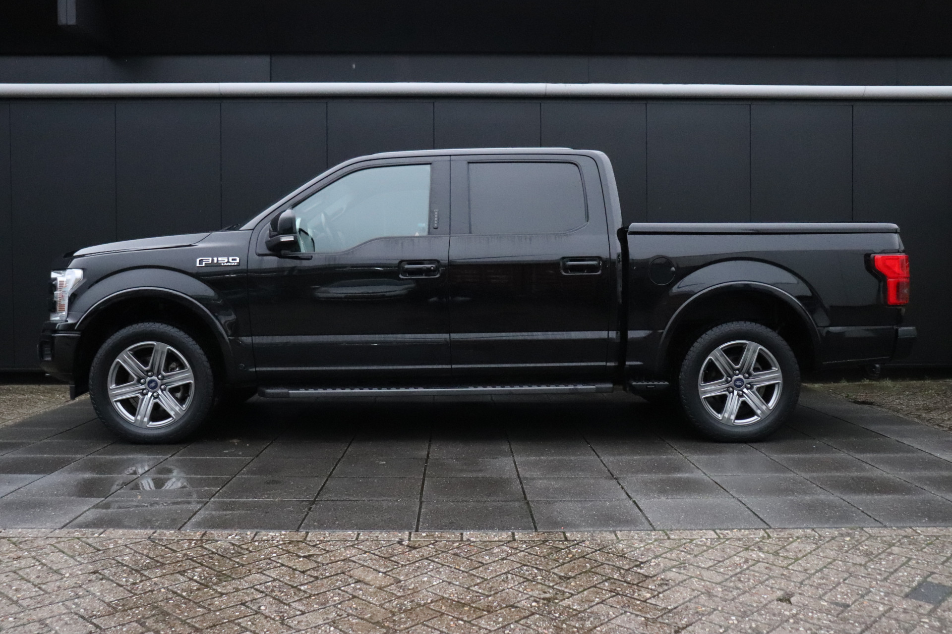 Ford USA F-150 LARIAT V8 SUPER CREW 4X4 | LPG | B&O | PANO | TREKHAAK | LEDER | MEMORY | STOEL/STUURVERW. | 360° CAMERA | STOELVERK. | CRUISE |