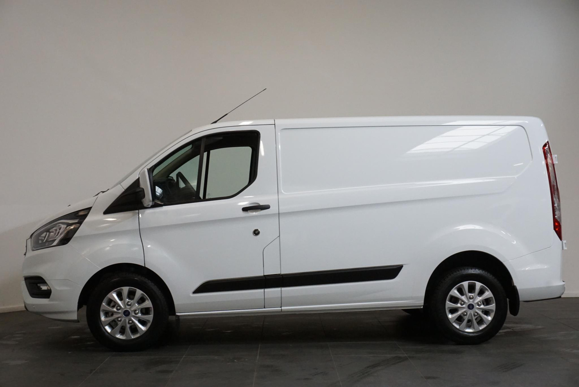 Ford Transit Custom 280 2.0 TDCI L1H1 Trend  Navigatie DAB PDC Airco Camera Carplay