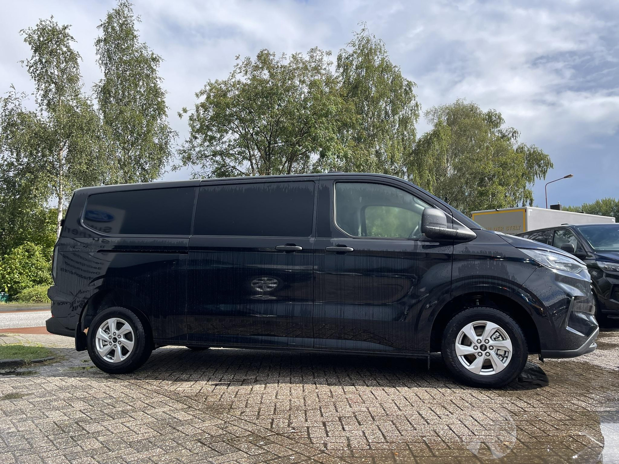 Ford Transit Custom 320 2.0 TDCI L2H1 Trend SCI Automaat 170 pk | Adaptive cruise control | Dubbele schuifdeur | 8-weg bestuurderstoel + passagiersbank | Stoelverwarming | Dodehoeksensoren | Navigatie | Electrische inklapbare spiegels | 16 inch lichtmetalen velgen | Full LED | Dual-zone climate control | LED laadruimteverlichting