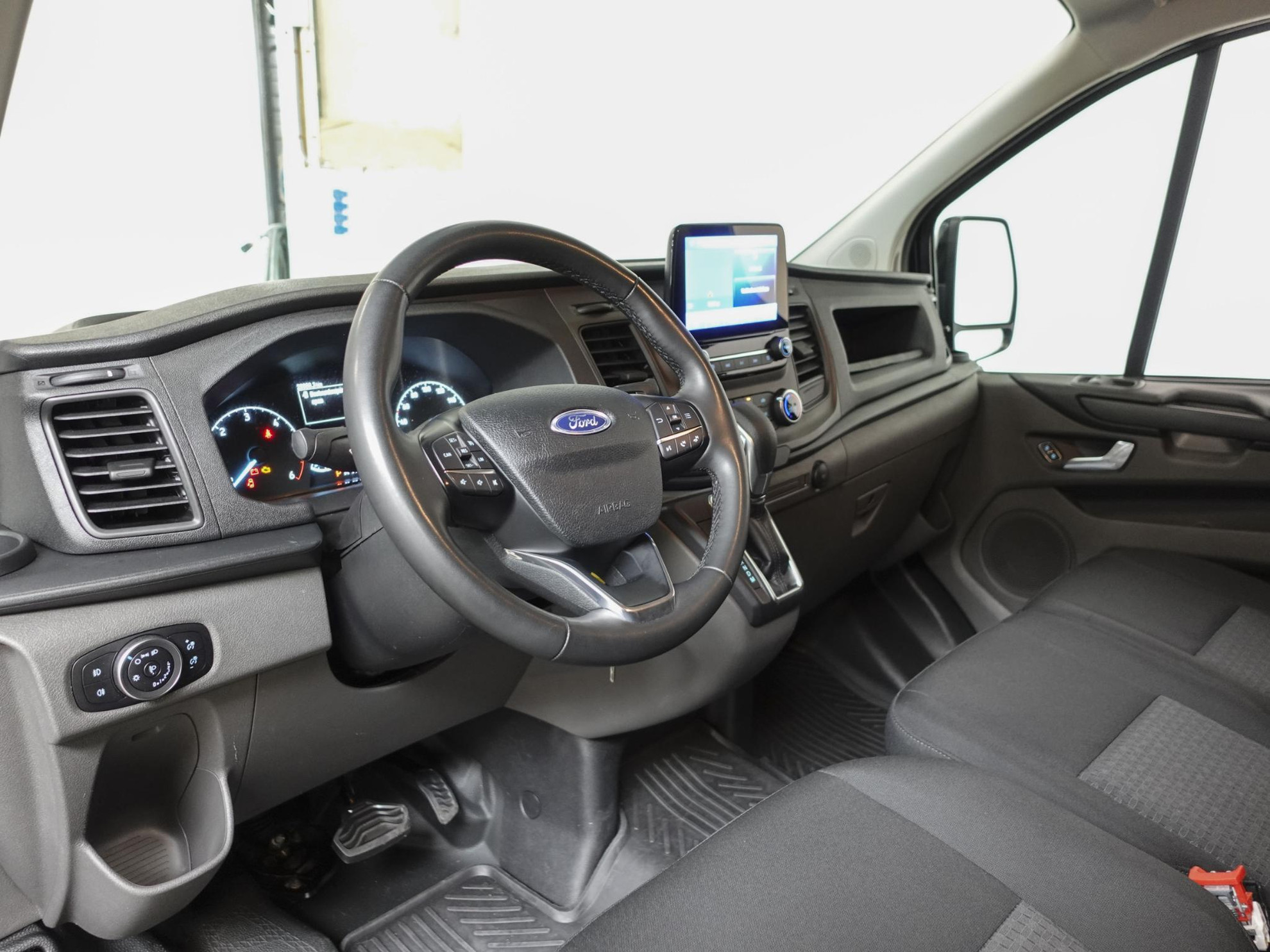 Ford Transit Custom 300 2.0 TDCI L2H1 Trend Automaat Trekhaak Navigatie Carplay Cruise Control Camera Parkeersensoren Airco