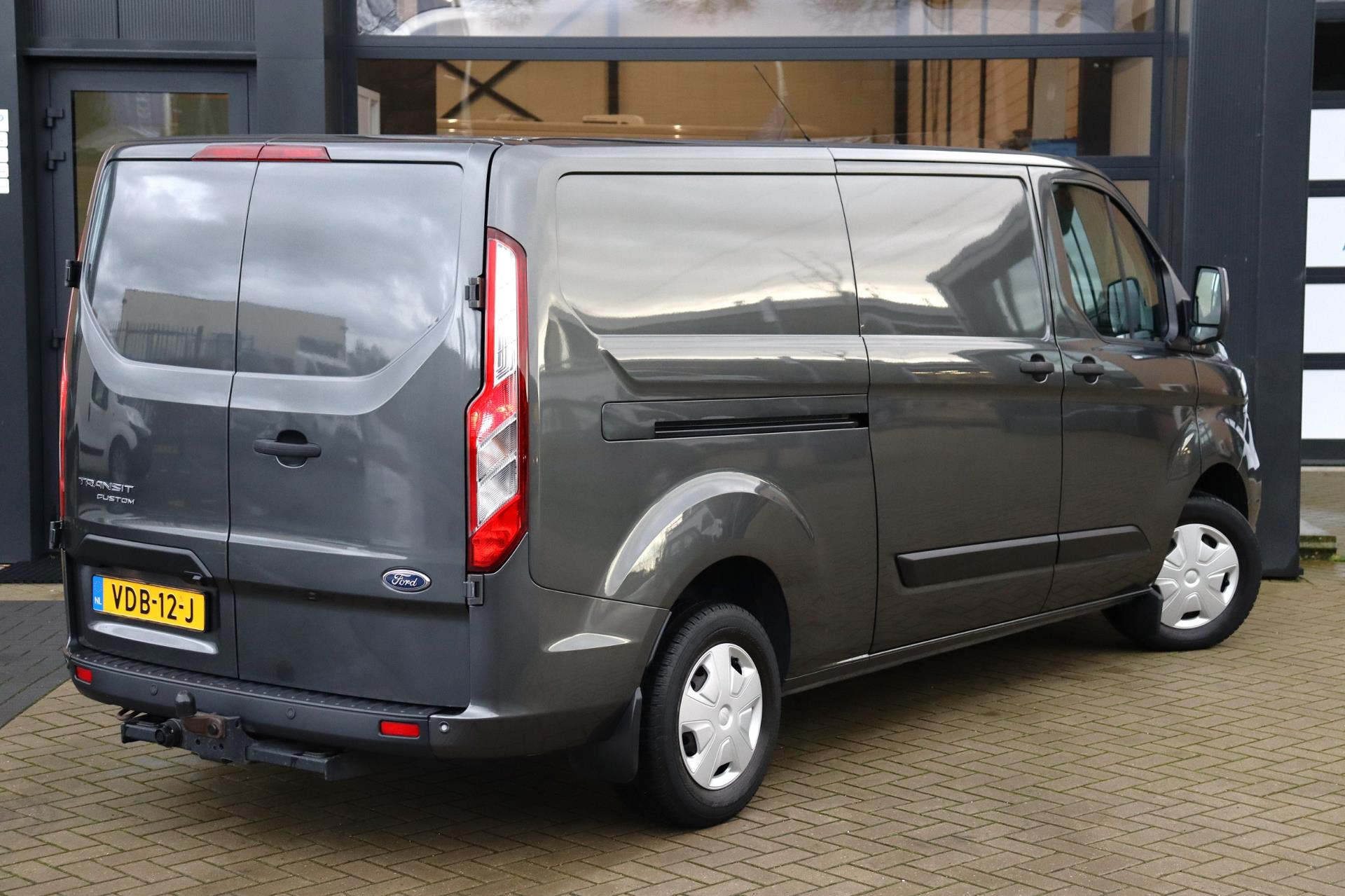 Ford Transit Custom 300 2.0 TDCI L2H1 Trend 130 PK | Trekhaak 2700KG | Navigatie | Camera | Apple CarPlay