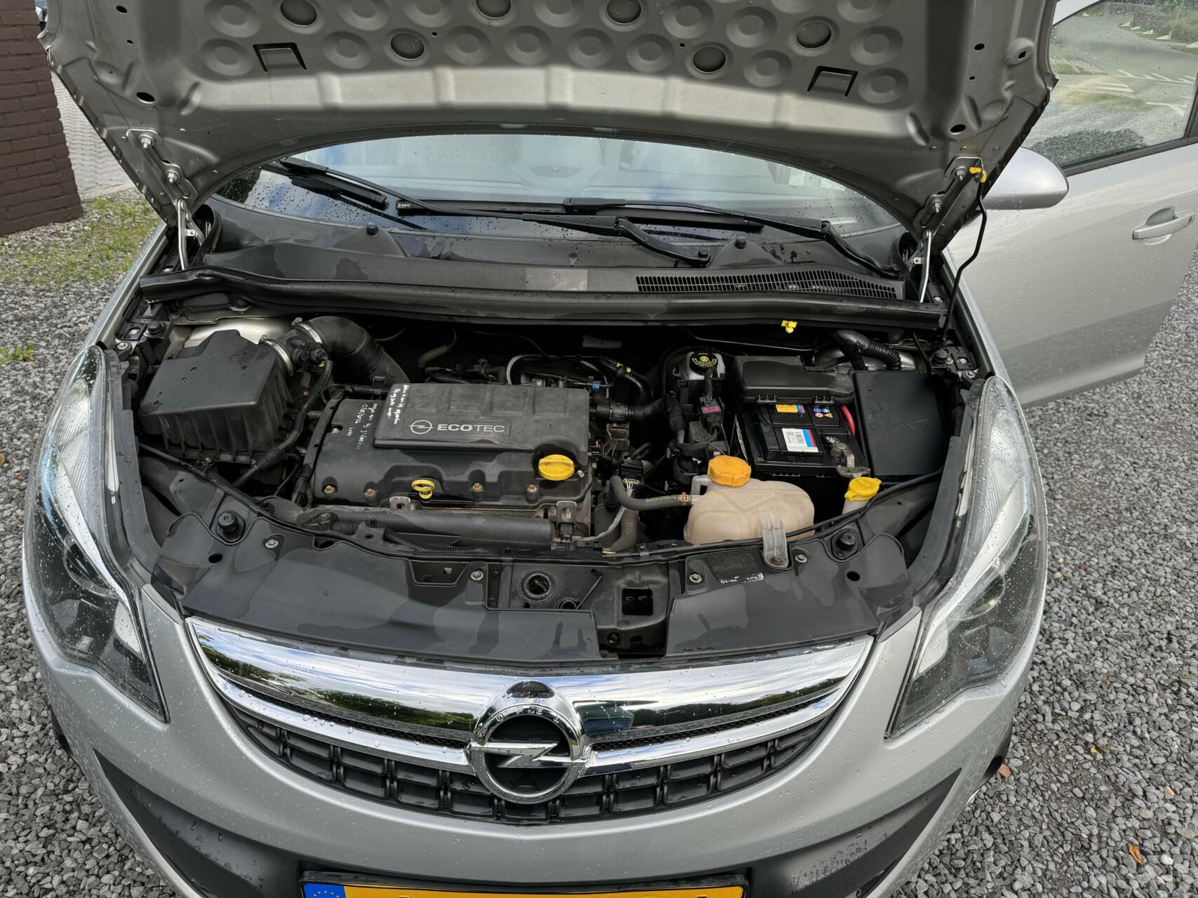 Opel Corsa 1.4-16V, cruise, verw. stuur en stoel, boekjes clima