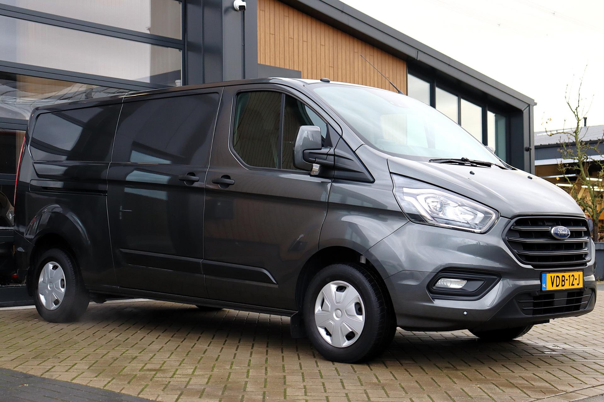 Ford Transit Custom 300 2.0 TDCI L2H1 Trend 130 PK | Trekhaak 2700KG | Navigatie | Camera | Apple CarPlay