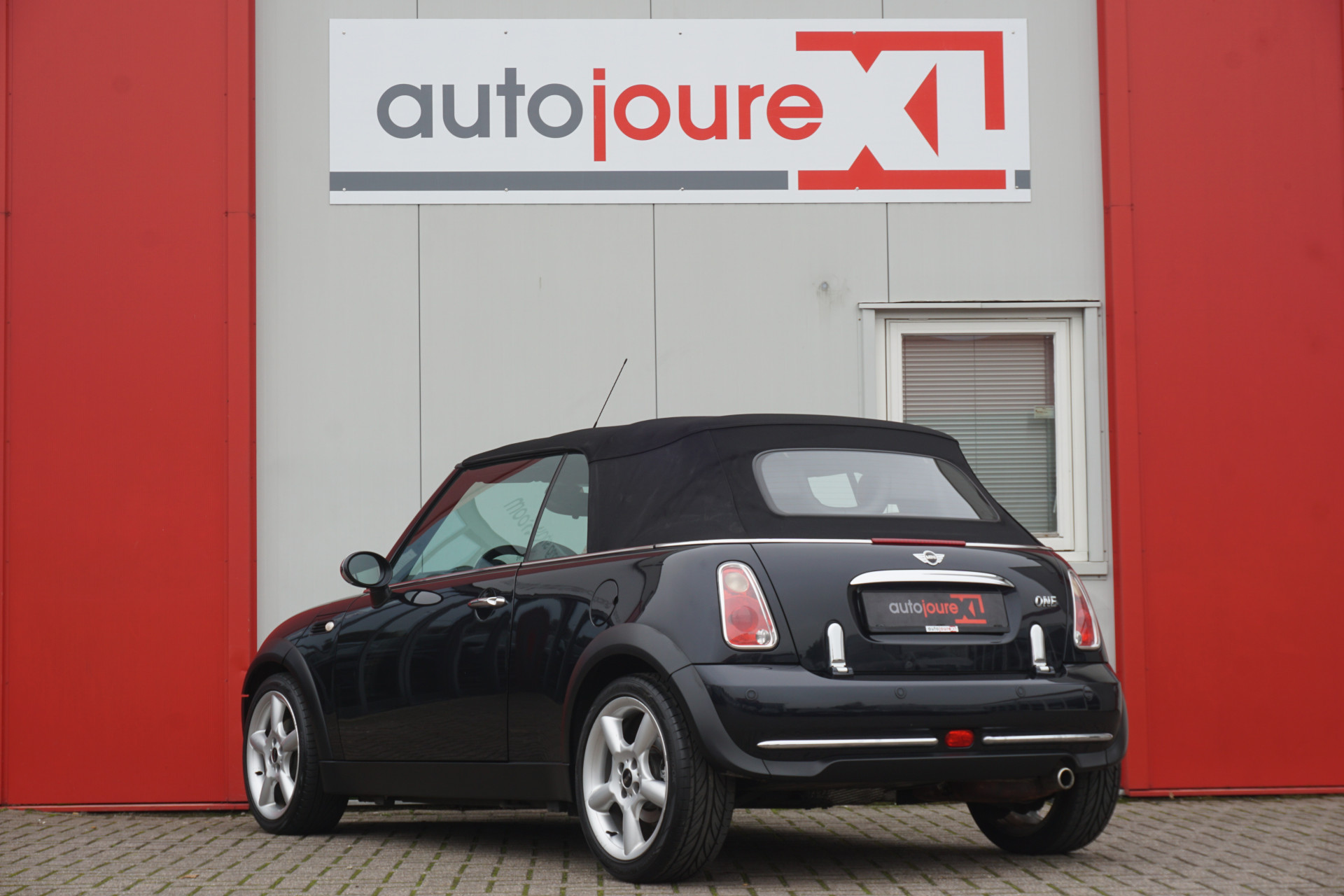 MINI Cabrio 1.6 One Sidewalk | Leder | Airco | Cruise | Origineel NL |