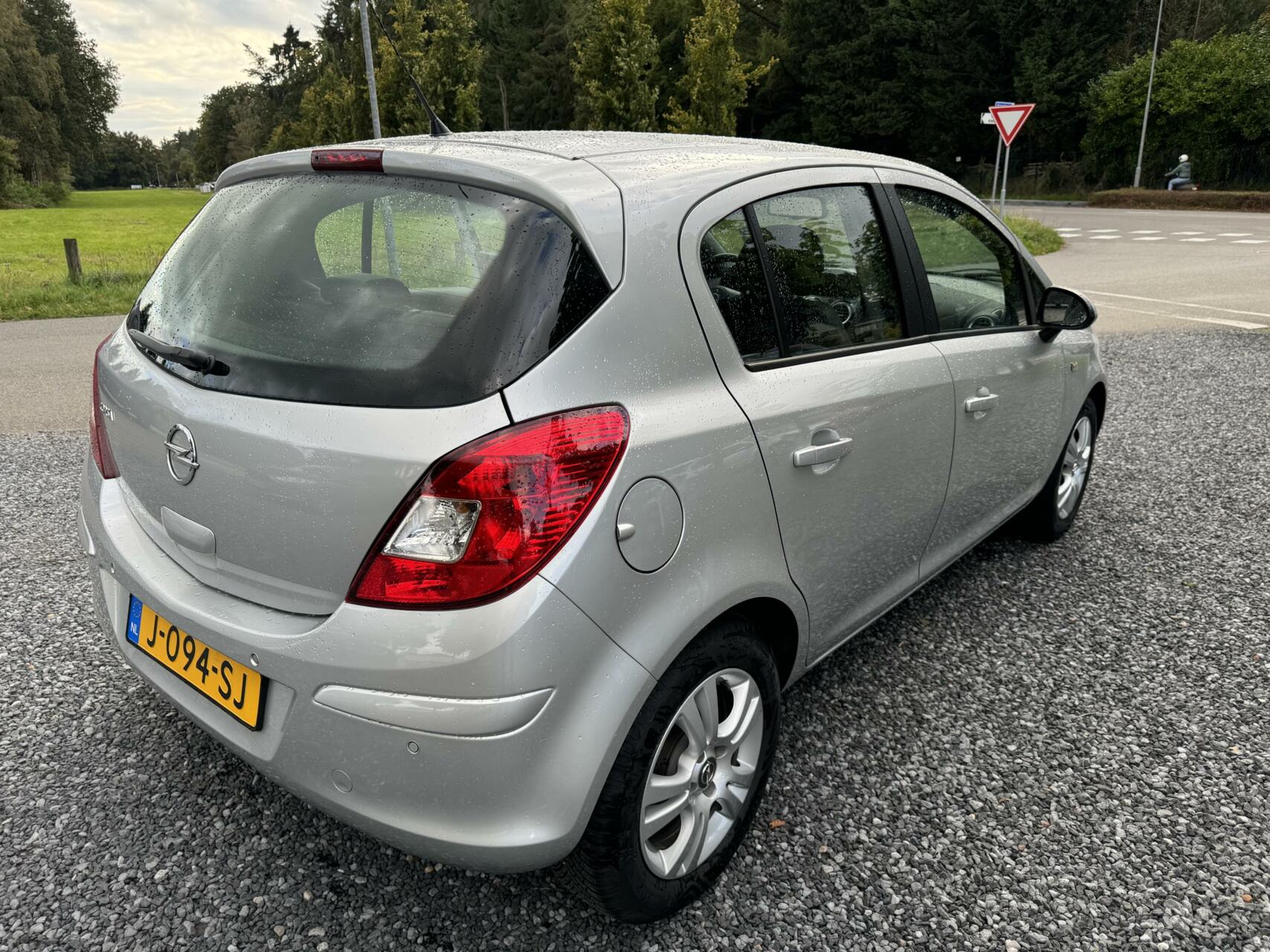 Opel Corsa 1.4-16V, cruise, verw. stuur en stoel, boekjes clima