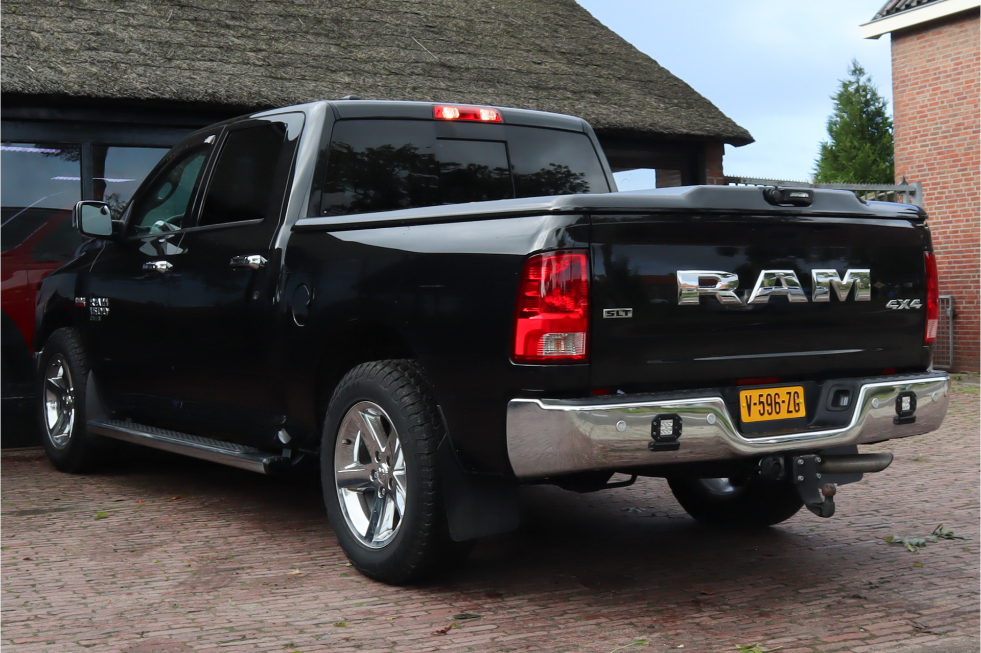 Dodge Ram 1500 Classic 5.7 liter | Navigatie | 3500 KG trekhaak | Stoel/stuur verwarming | Schuif-kantel dak