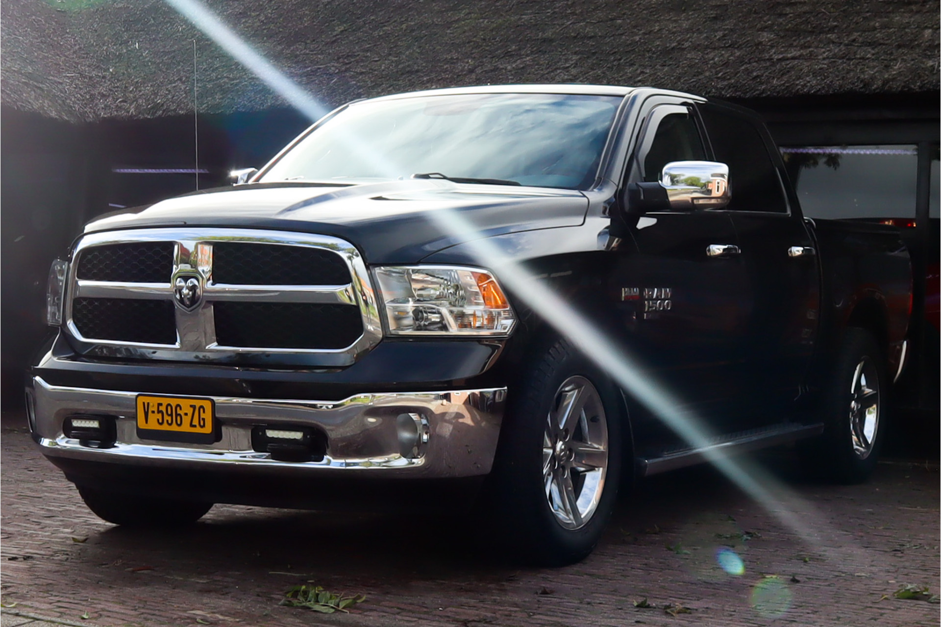 Dodge Ram 1500 Classic 5.7 liter | Navigatie | 3500 KG trekhaak | Stoel/stuur verwarming | Schuif-kantel dak