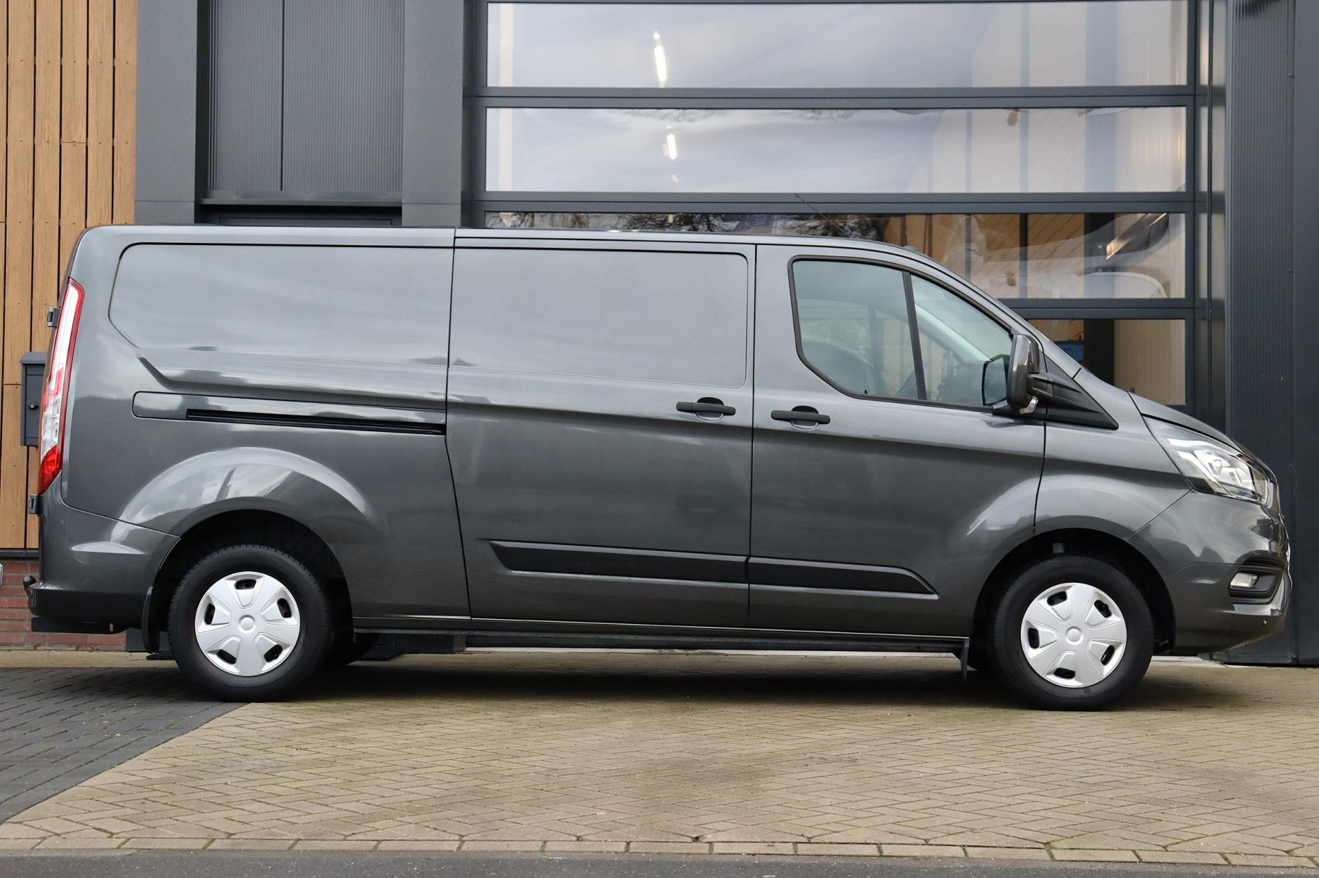 Ford Transit Custom 300 2.0 TDCI L2H1 Trend 130 PK | Trekhaak 2700KG | Navigatie | Camera | Apple CarPlay