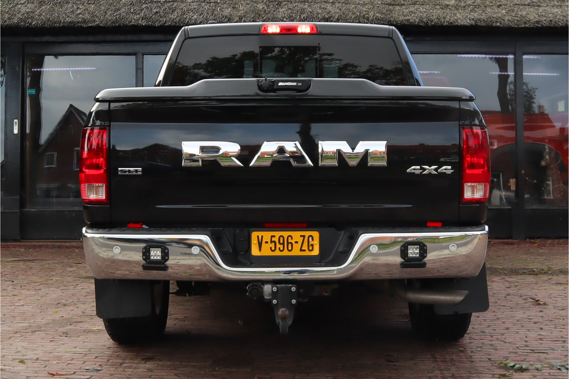 Dodge Ram 1500 Classic 5.7 liter | Navigatie | 3500 KG trekhaak | Stoel/stuur verwarming | Schuif-kantel dak