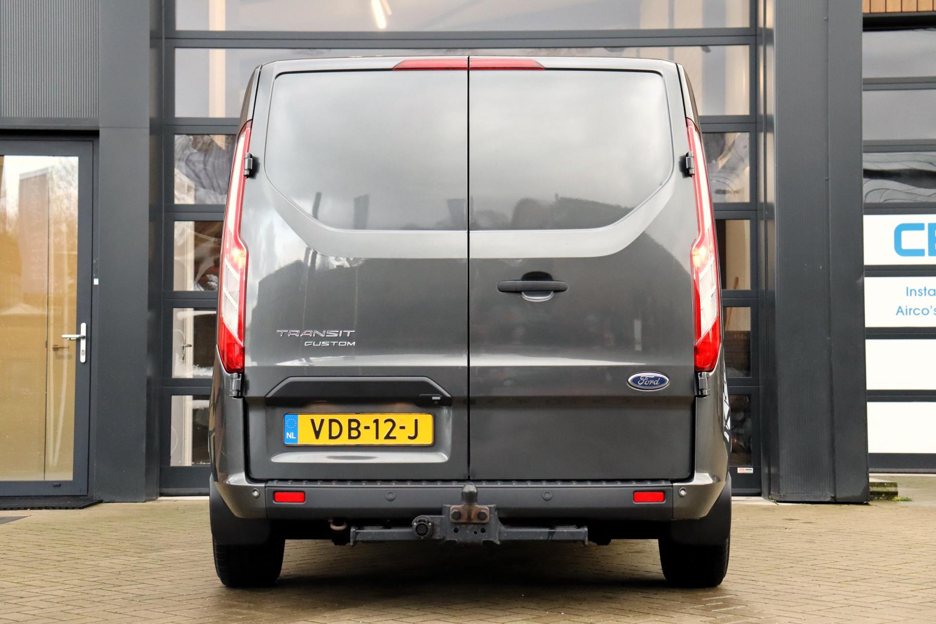 Ford Transit Custom 300 2.0 TDCI L2H1 Trend 130 PK | Trekhaak 2700KG | Navigatie | Camera | Apple CarPlay