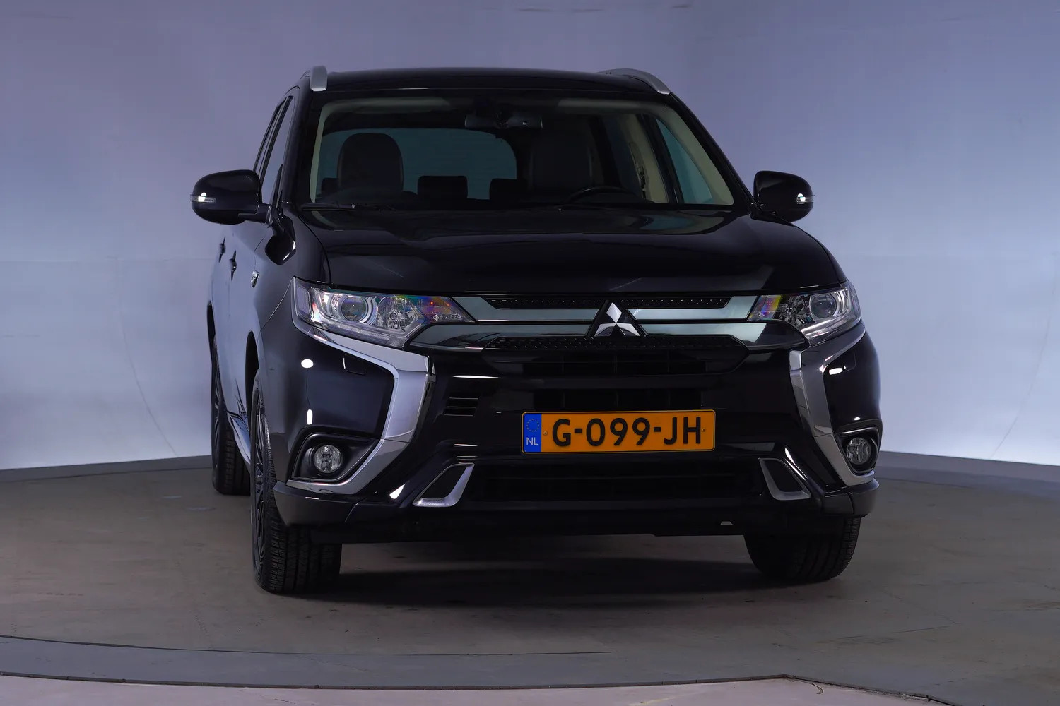 Mitsubishi Outlander 2.4 PHEV Pure+ Black edition Aut [ Trekhaak Camera Carplay ]