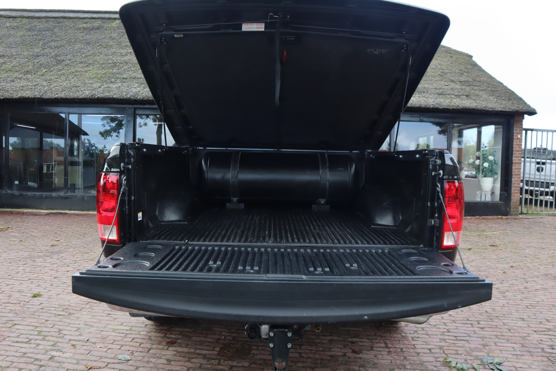 Dodge Ram 1500 Classic 5.7 liter | Navigatie | 3500 KG trekhaak | Stoel/stuur verwarming | Schuif-kantel dak