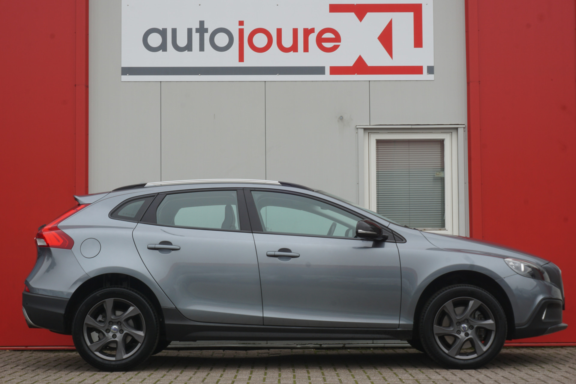 Volvo V40 Cross Country 2.5 T5 AWD Momentum | 5-Cilinder | Trekhaak | Origineel NL |