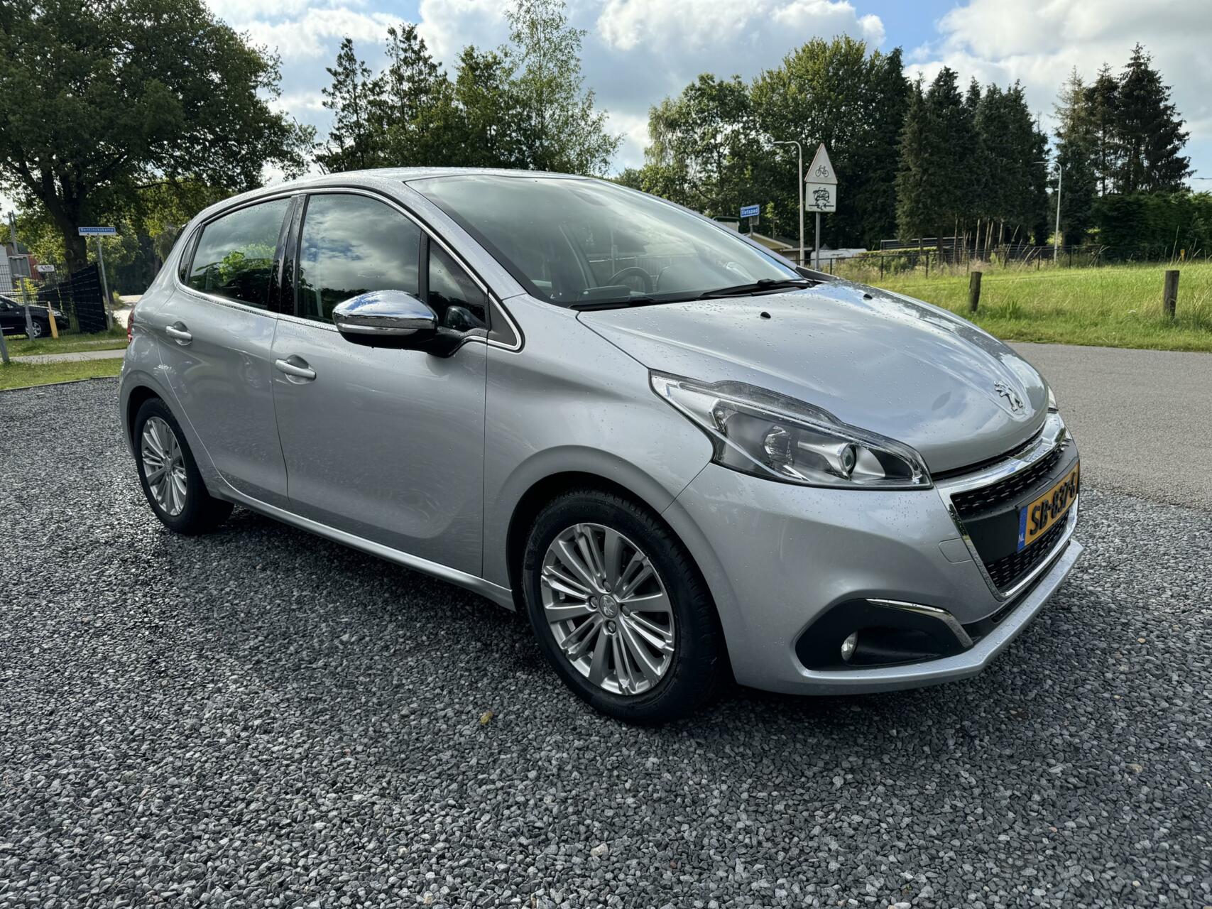 Peugeot 208 1.2 PureTech Executive clima navi trekhaak 5 deurs