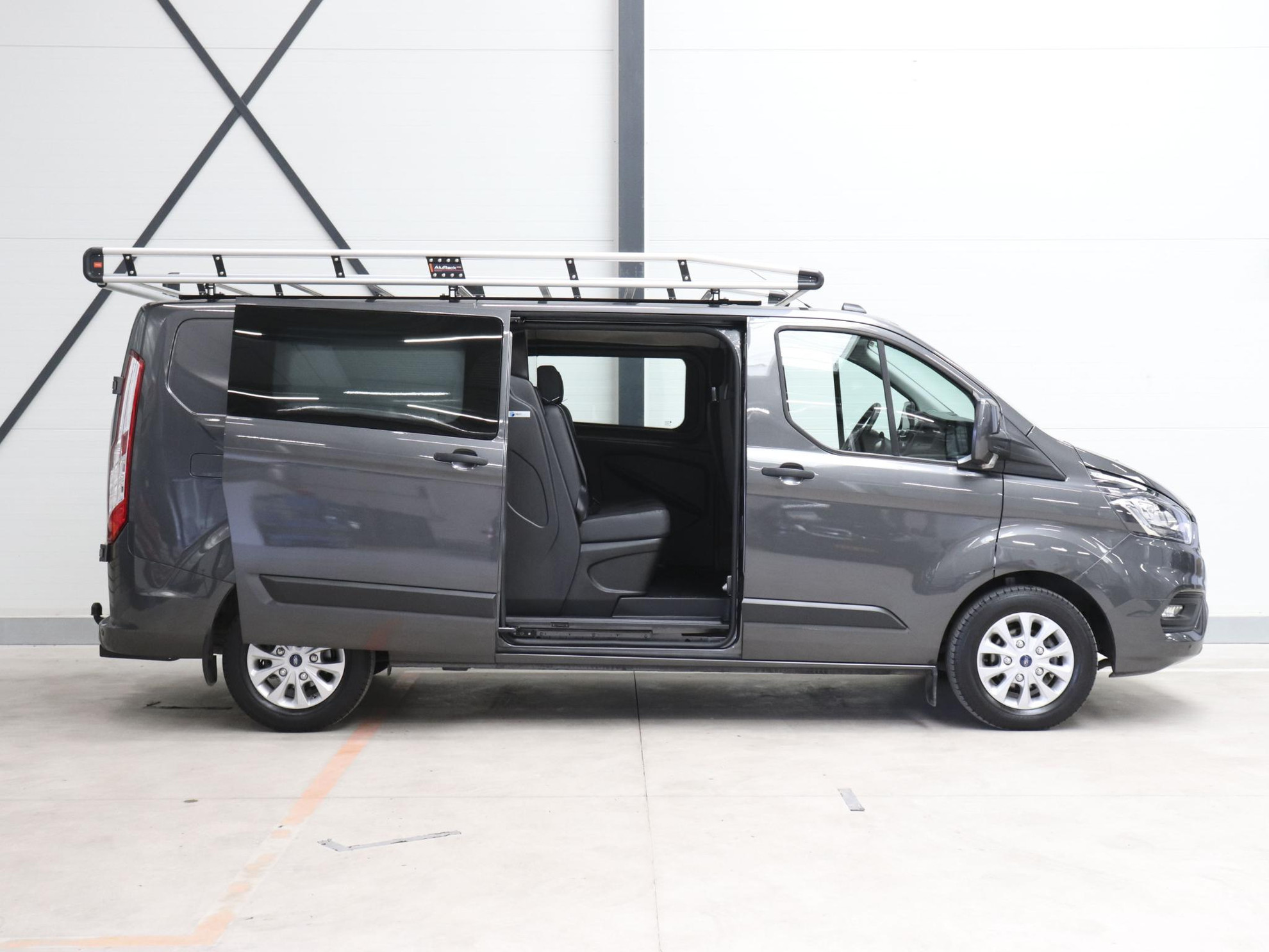 Ford Transit Custom 300 2.0 TDCI L2H1 Trend Dubbele Cabine Automaat Airco Navigatie Cruisecontrol Camera Parkeersensoren