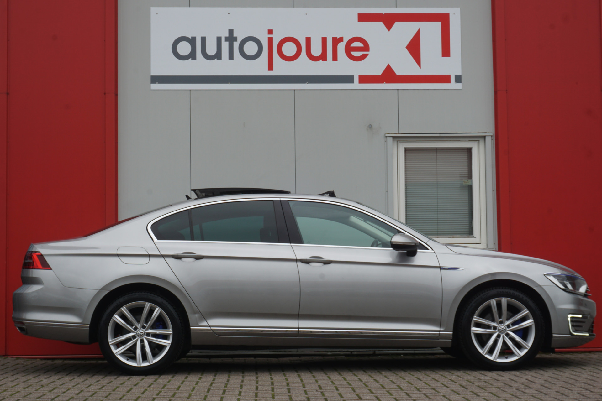 Volkswagen Passat 1.4 TSI GTE Connected Series Plus | Schuif-/kanteldak | Virtual Cockpit | ACC | Camera | Origineel NL |