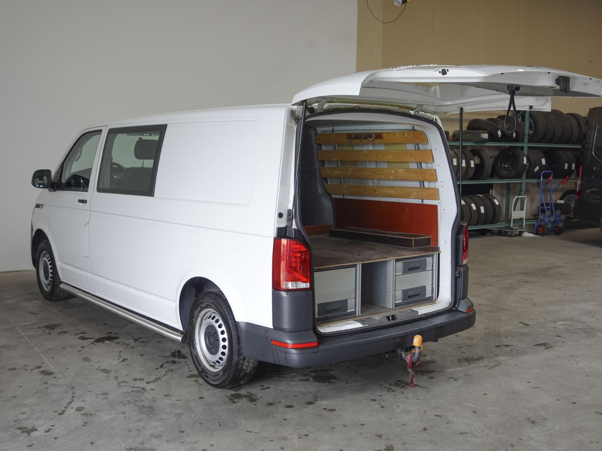 Volkswagen Transporter T6.1 L2H1 110pk Dubbele cabine Airco Cruise Navi Trekhaak