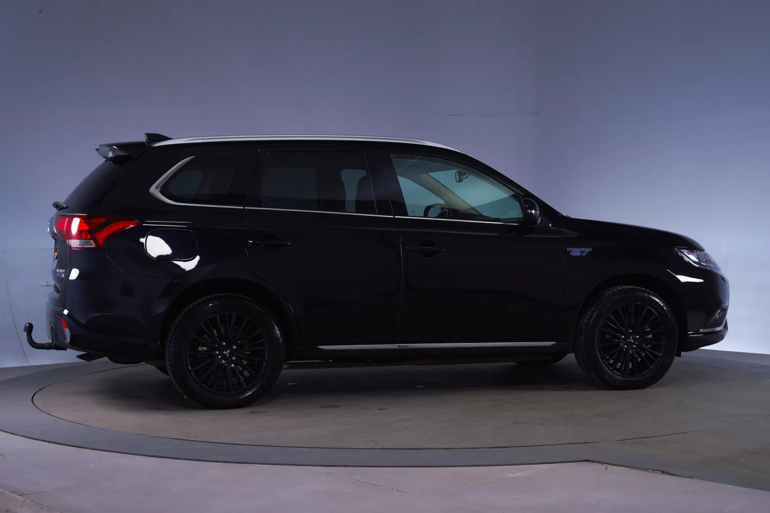 Mitsubishi Outlander 2.4 PHEV Pure+ Black edition Aut [ Trekhaak Camera Carplay ]