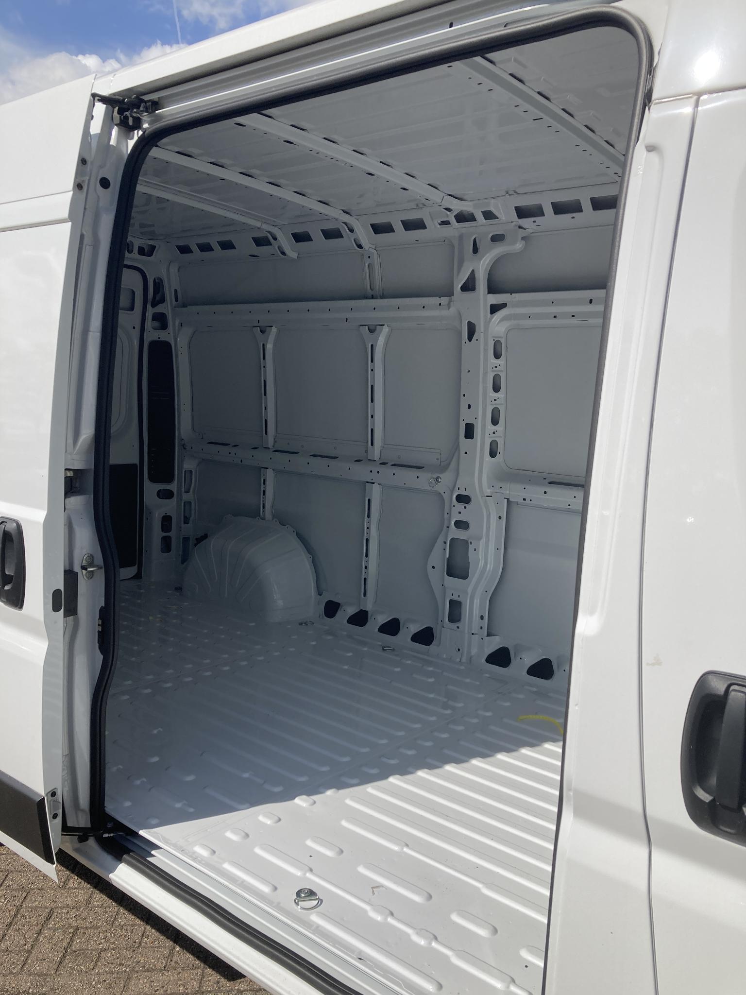 Fiat Ducato 35H HD 2.2 MultiJet L3H2 180Pk Automaat | Airconditioning | Camera | Elektrisch Pakket | Trekhaak | Cruise control |