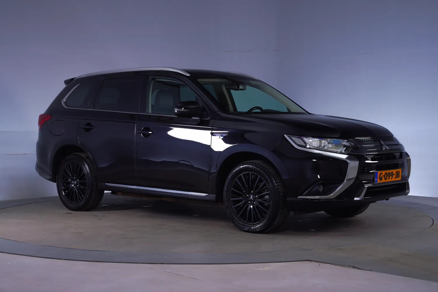 Mitsubishi Outlander 2.4 PHEV Pure+ Black edition Aut [ Trekhaak Camera Carplay ]